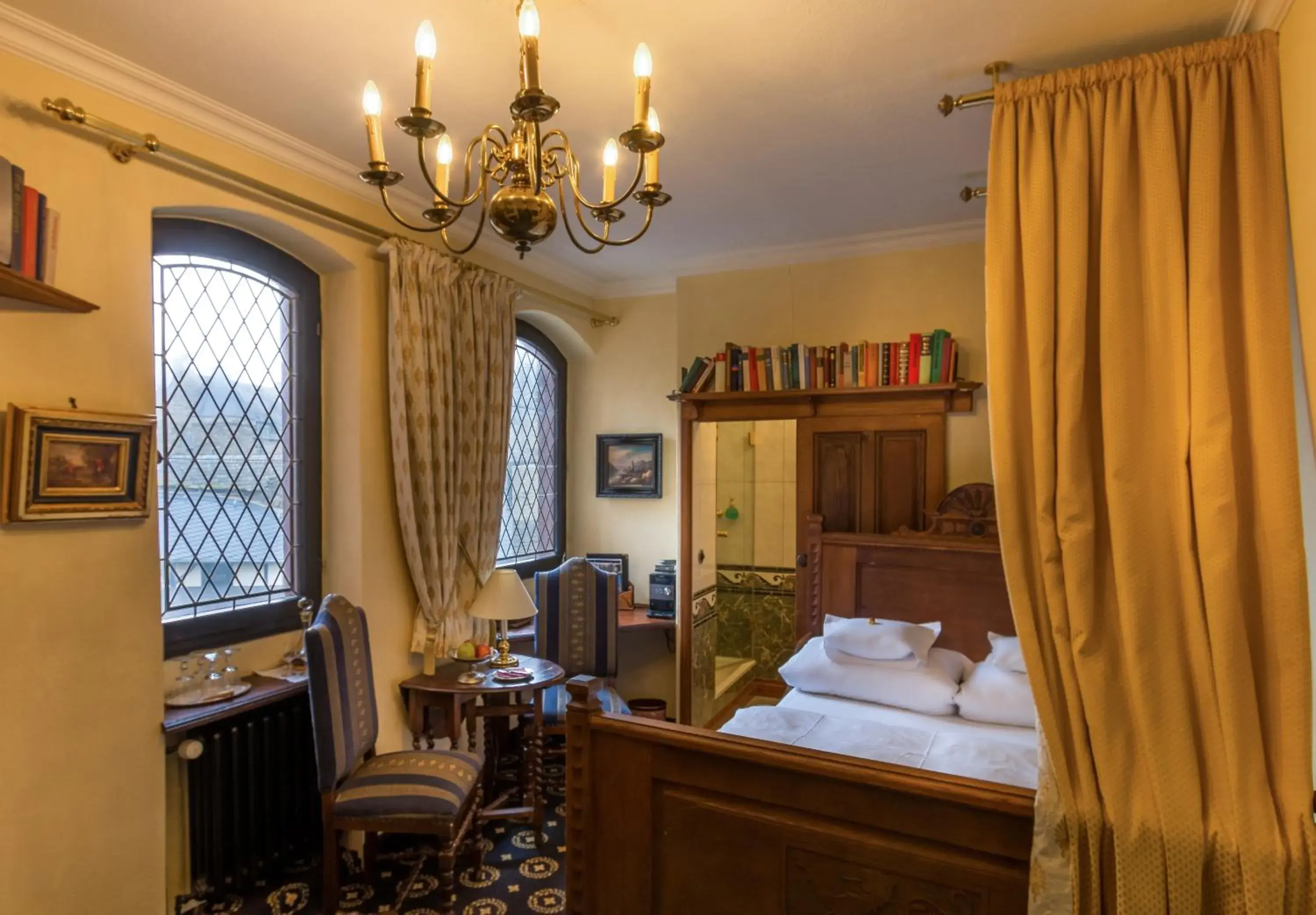 Small Double Room in Burghotel auf Schönburg Small Double Room in Burghotel auf Schönburg