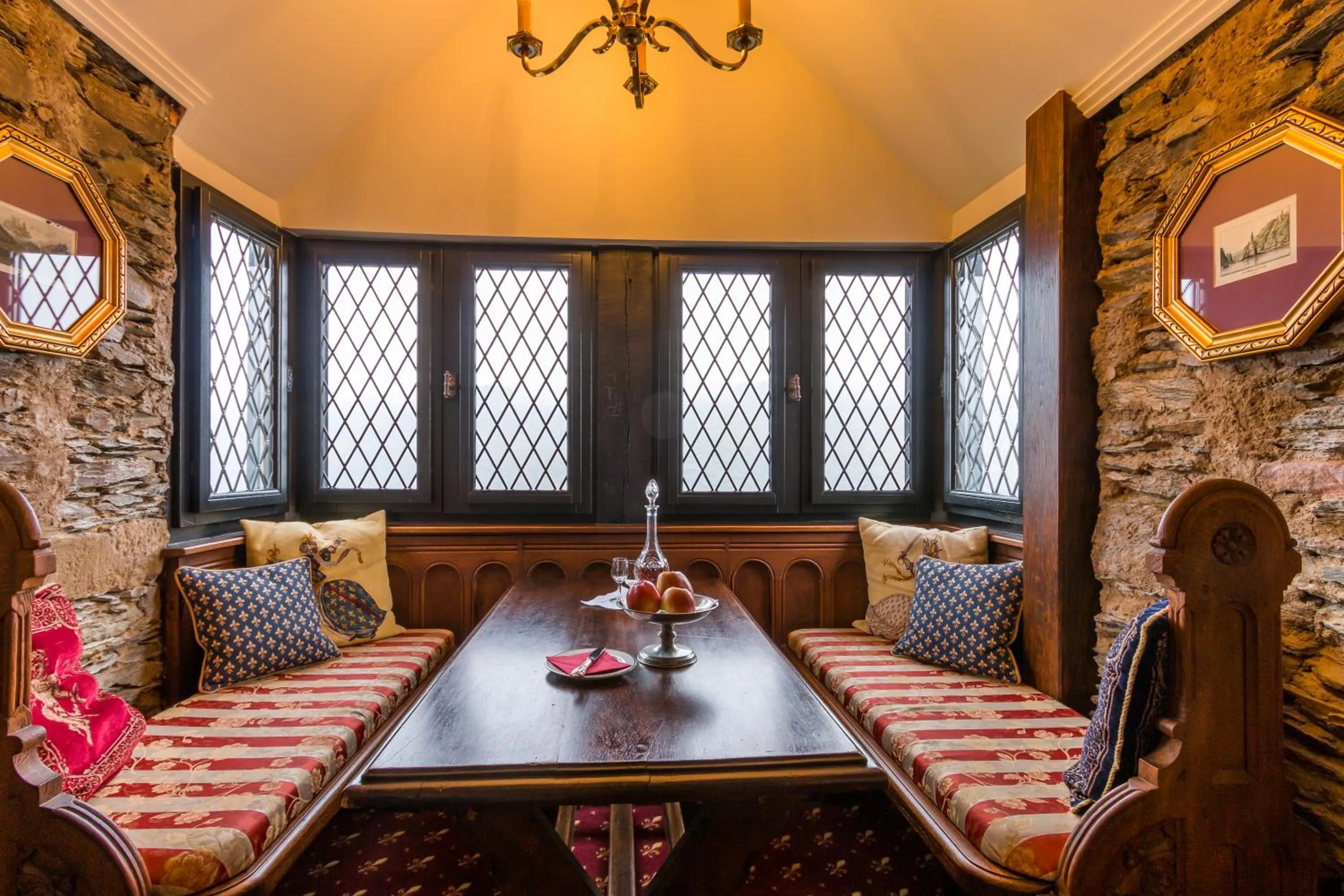 Seating area in Burghotel auf Schönburg