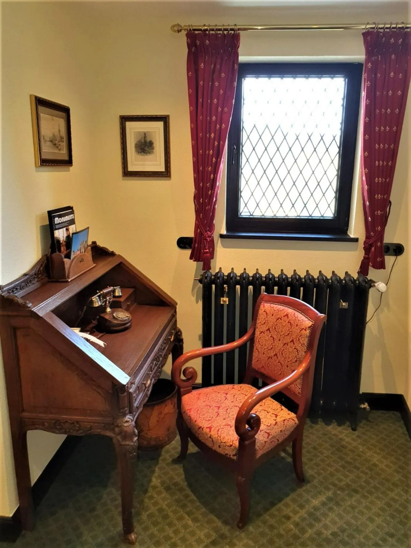 Living room in Burghotel auf Schönburg