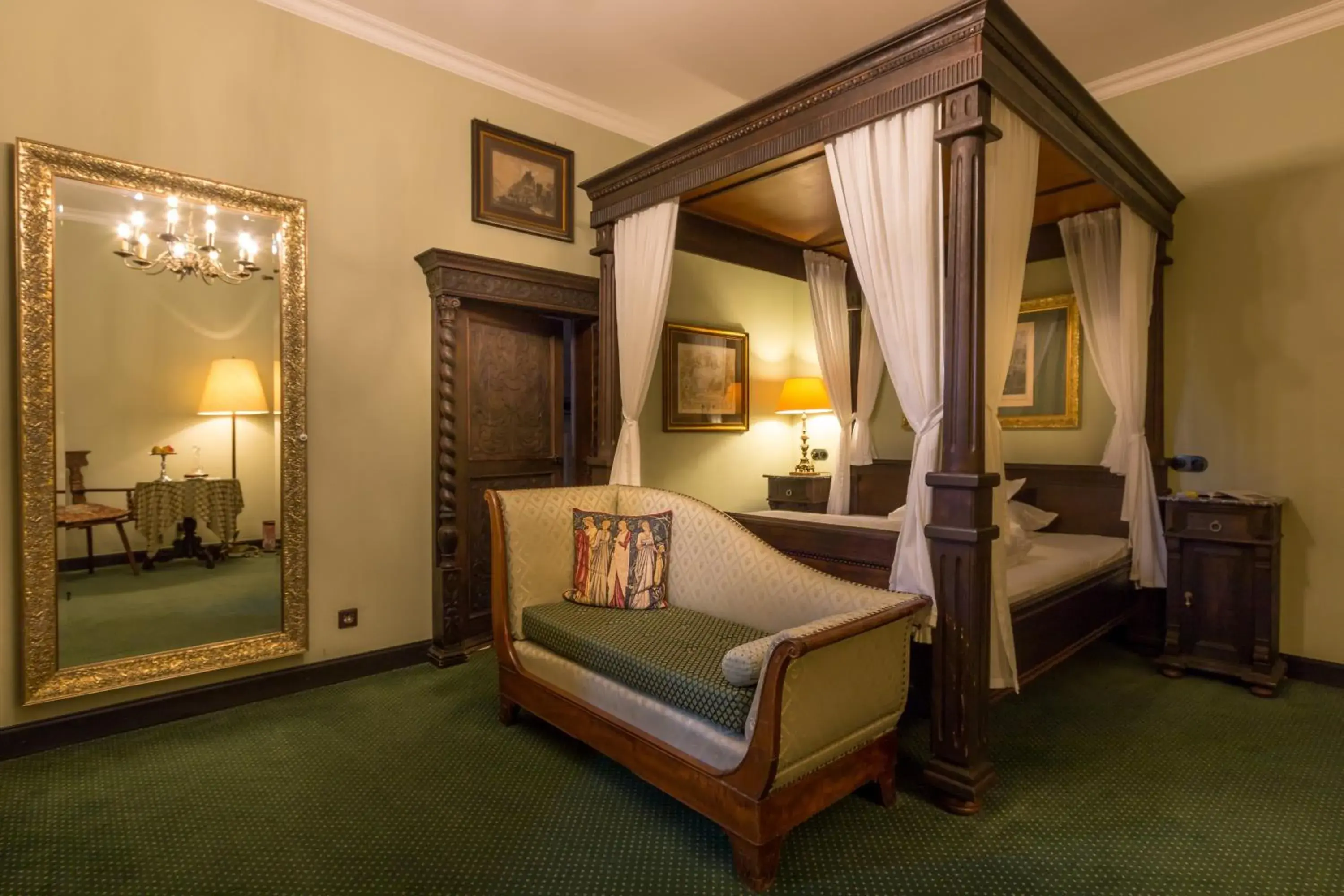 Deluxe Double Room with Bath in Burghotel auf Schönburg Deluxe Double Room with Bath in Burghotel auf Schönburg