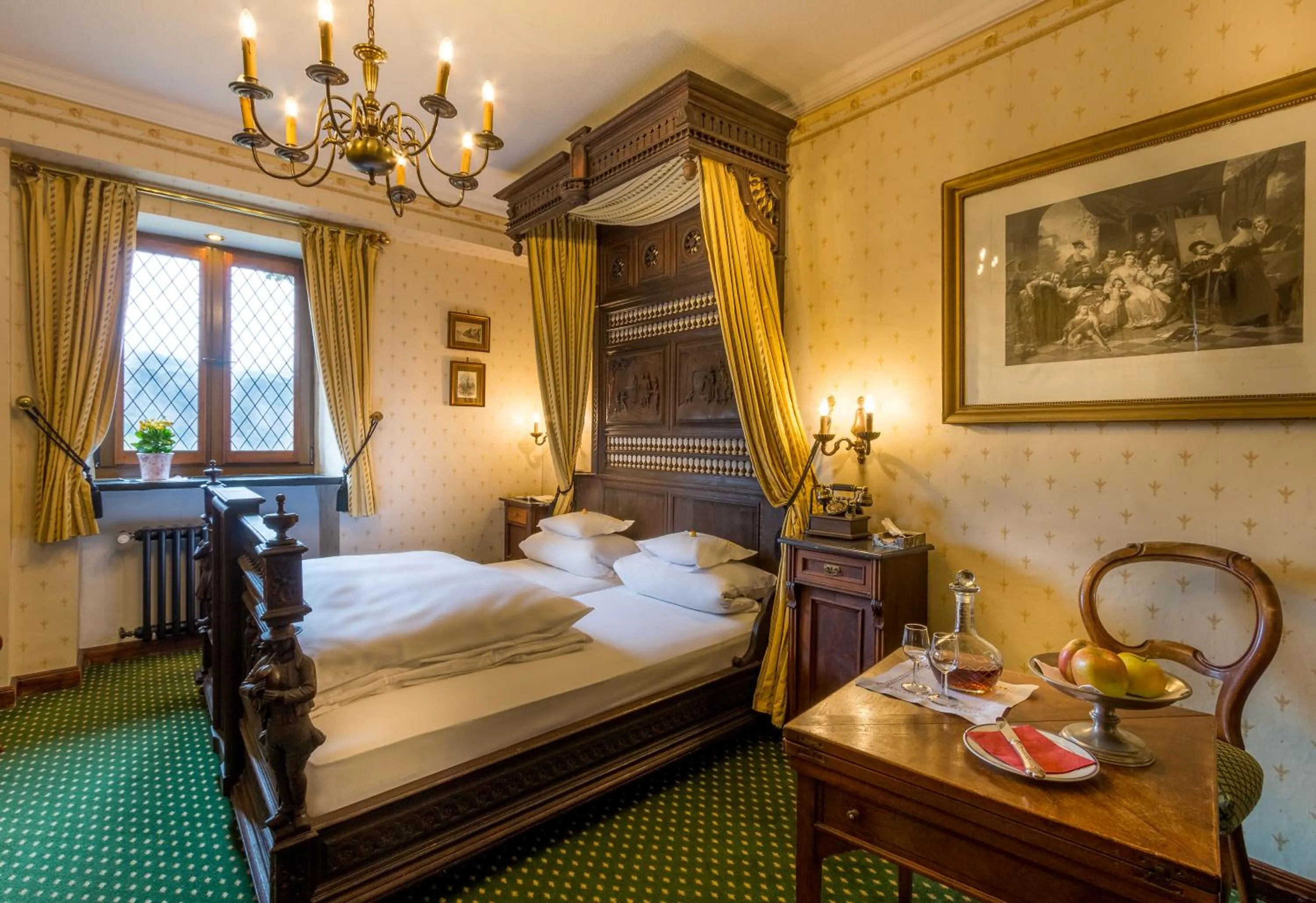 Photo of the whole room, Bed in Burghotel auf Schönburg