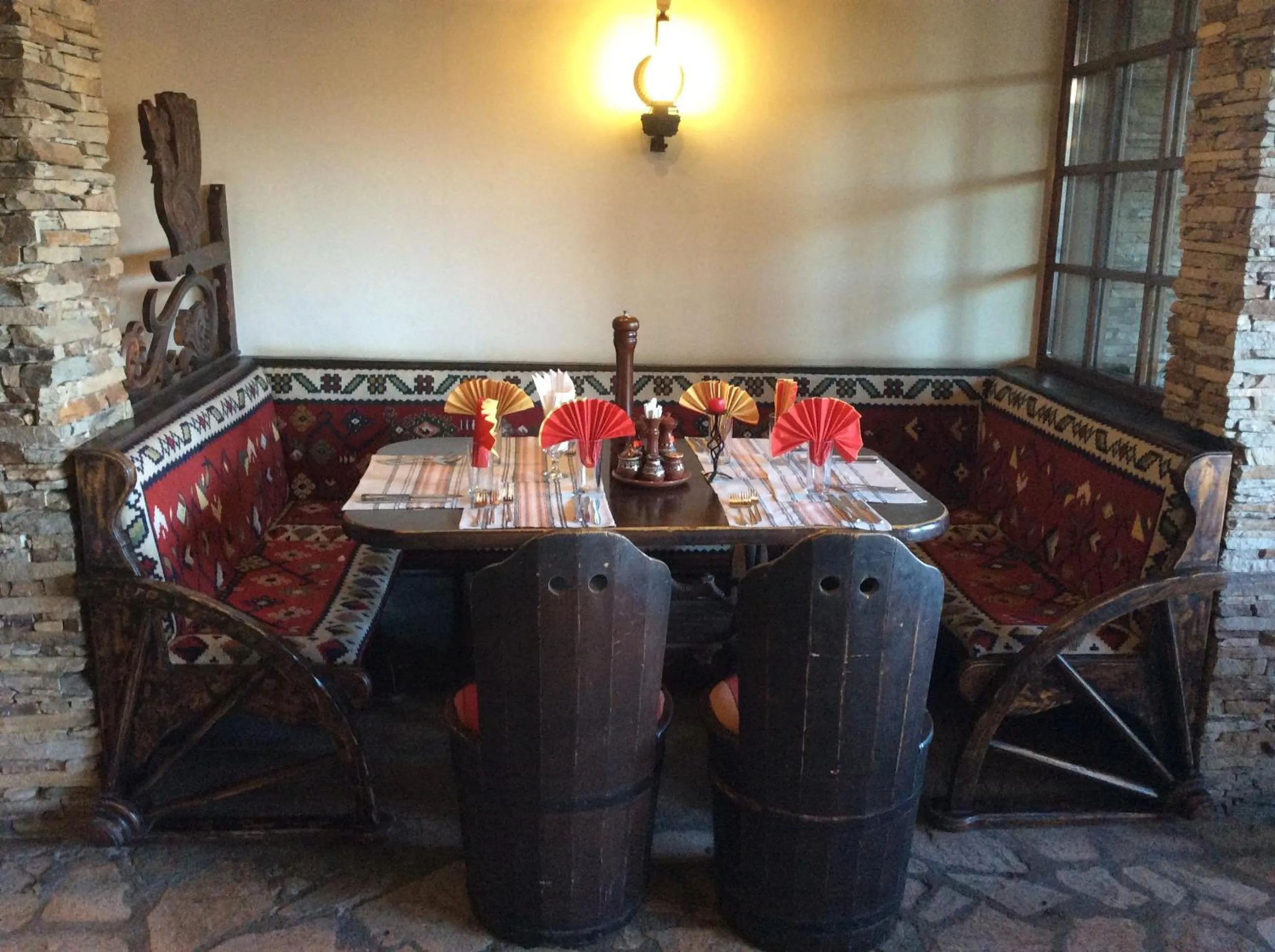 Restaurant/places to eat in Gurko Hotel