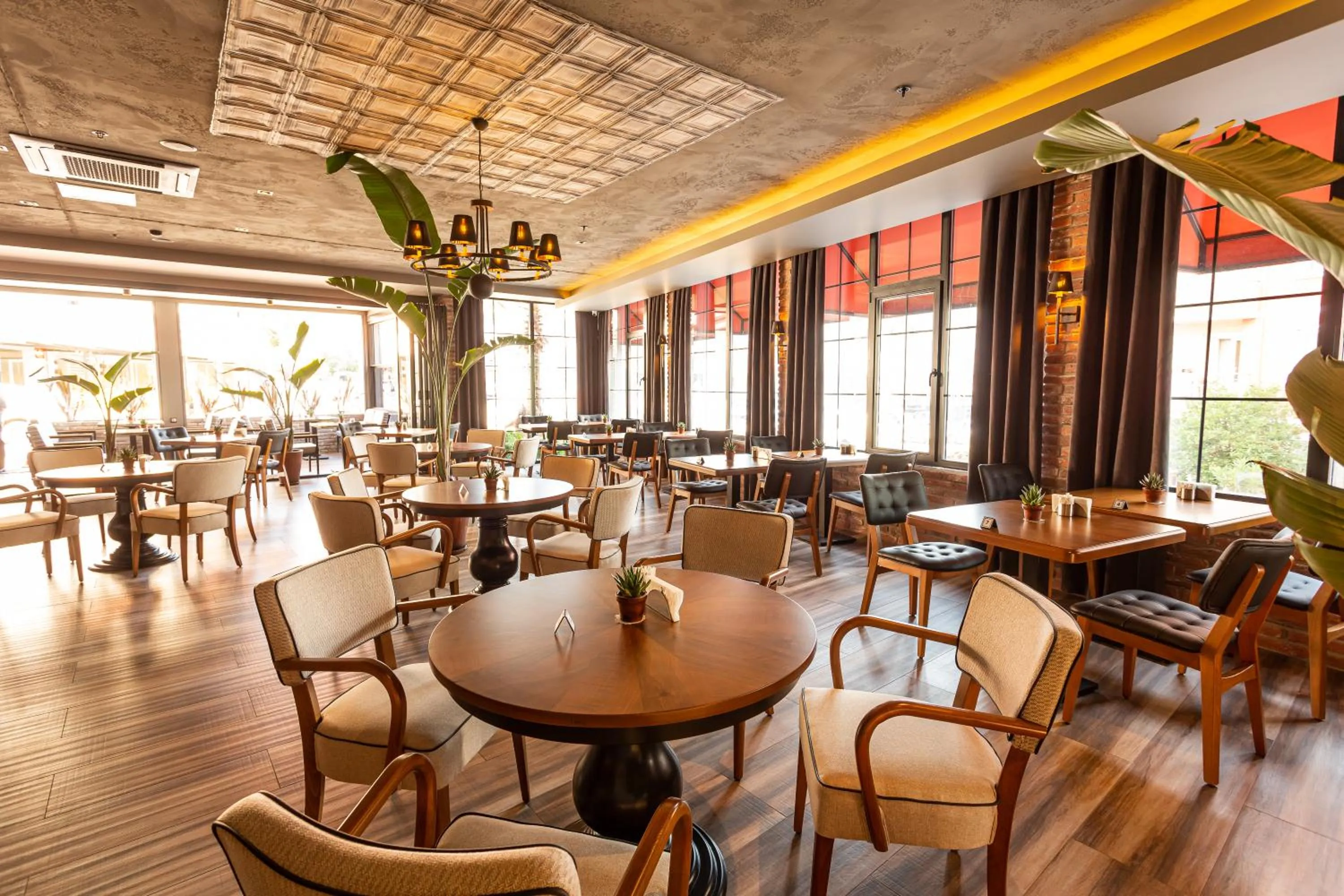 Restaurant/places to eat in Levor Hotel