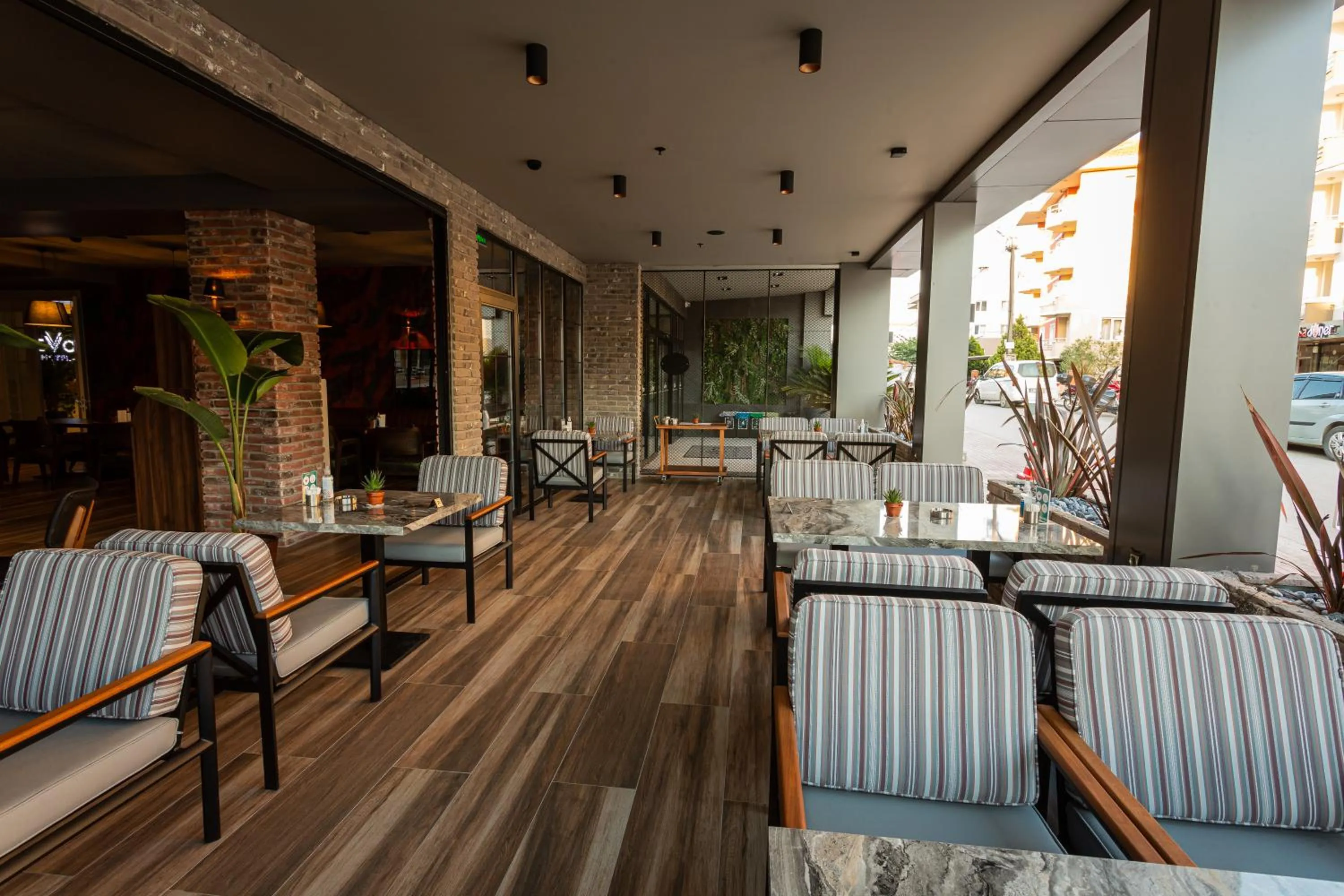 Restaurant/places to eat in Levor Hotel