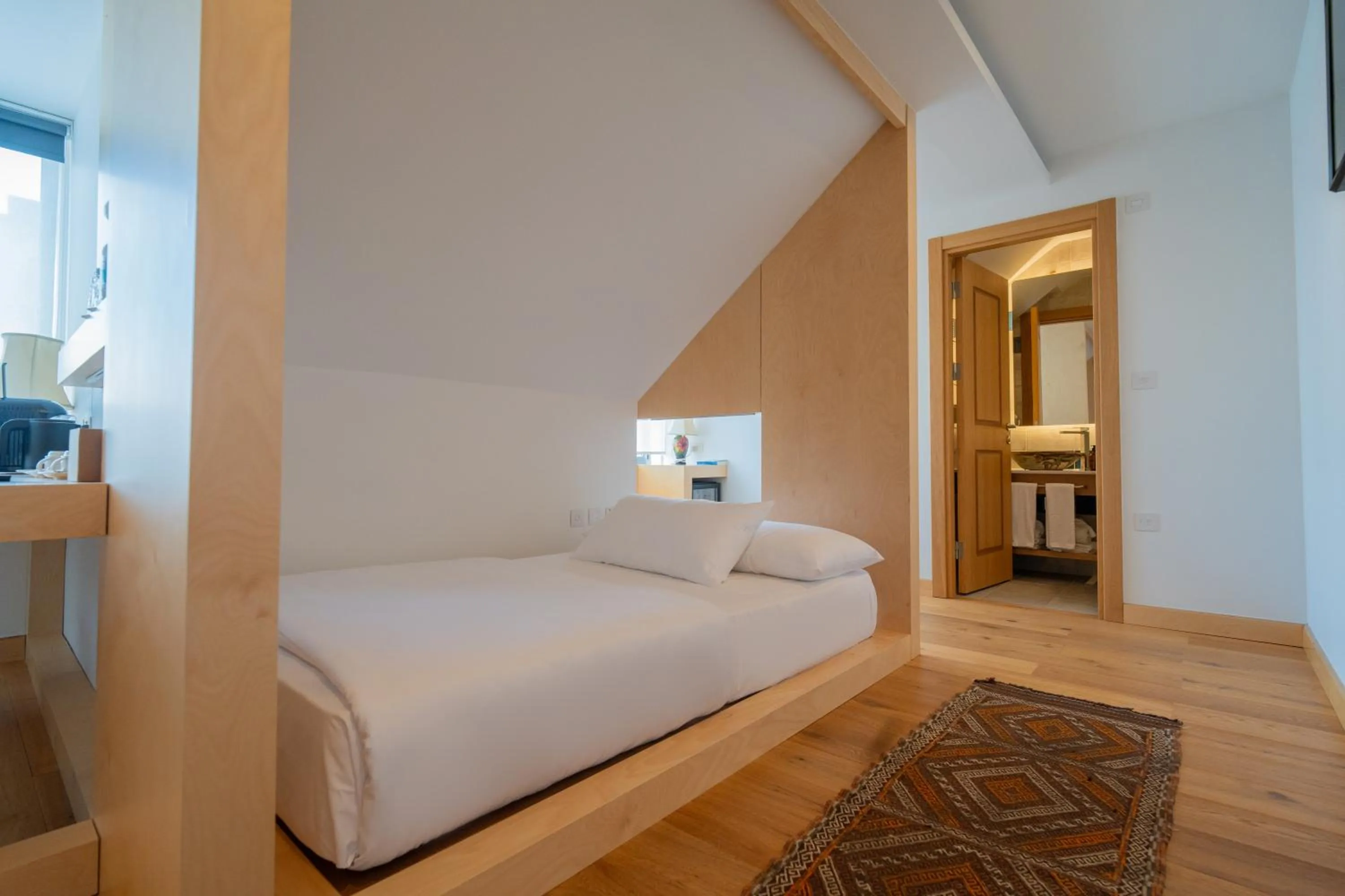 Bed in Limehouse Library Hotel