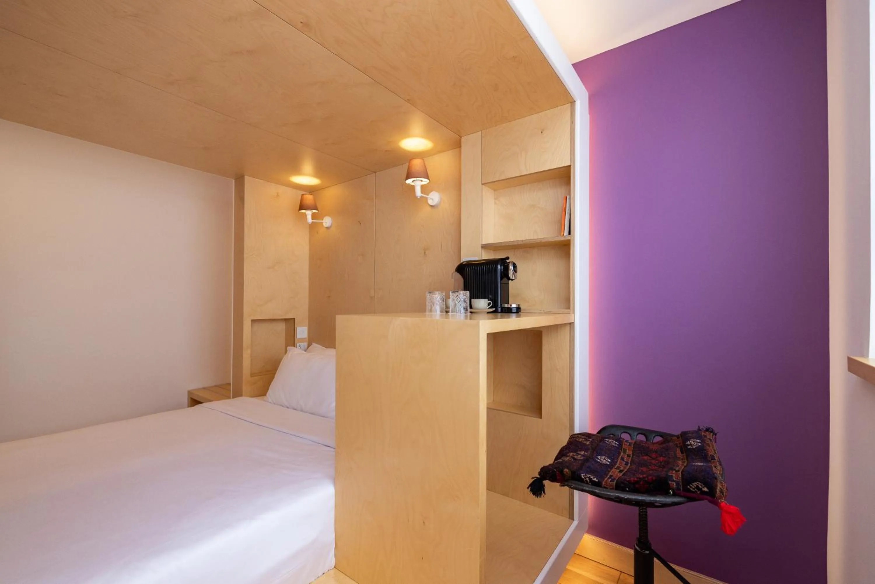 Bed in Limehouse Library Hotel