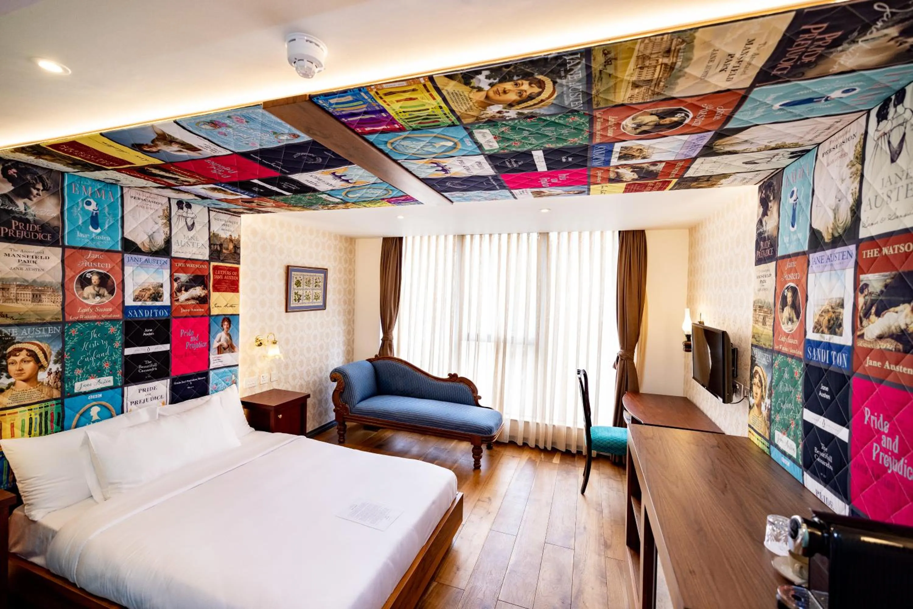 Bed in Limehouse Library Hotel