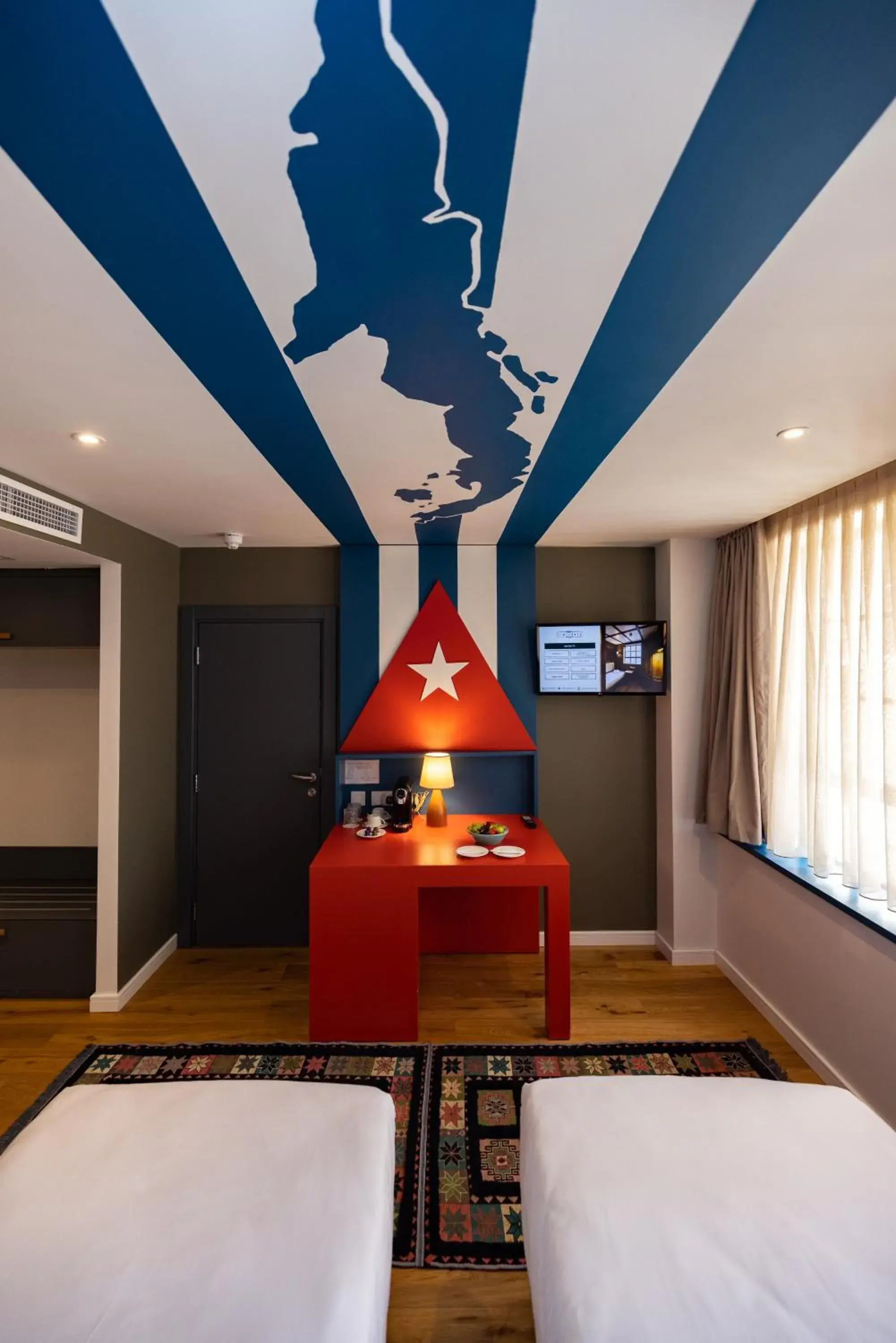 Deluxe Twin Room in Limehouse Library Hotel Deluxe Twin Room in Limehouse Library Hotel