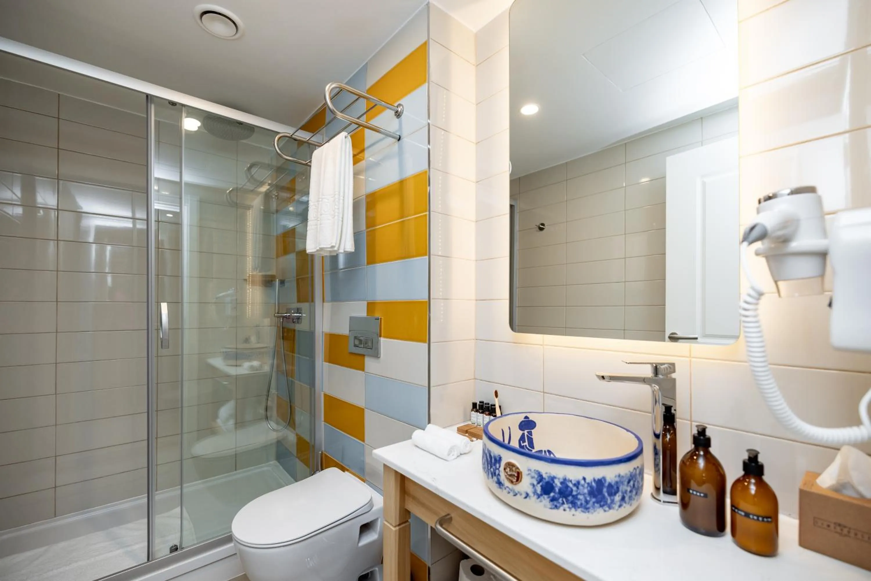 Bathroom in Limehouse Library Hotel