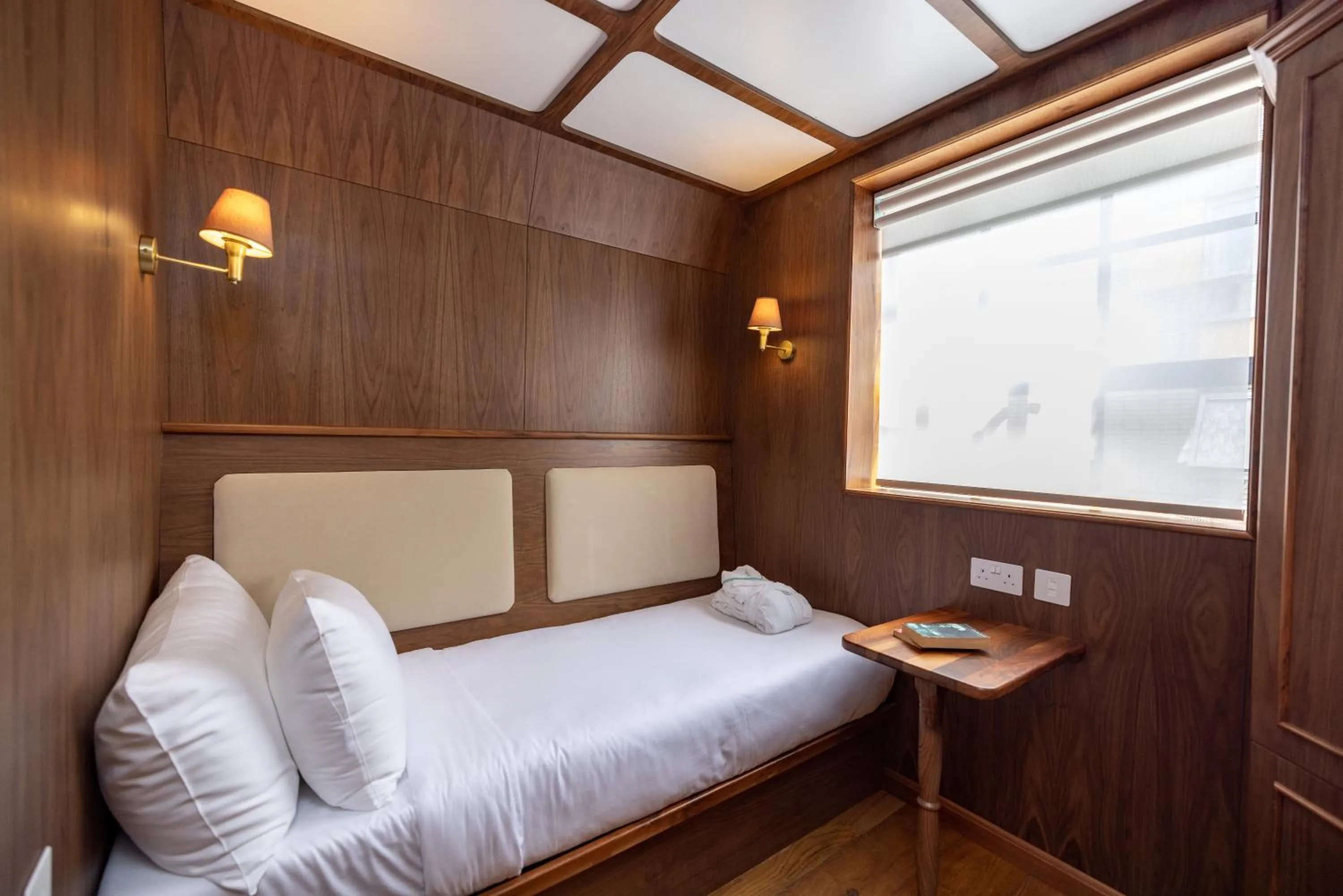 Bed in Limehouse Library Hotel