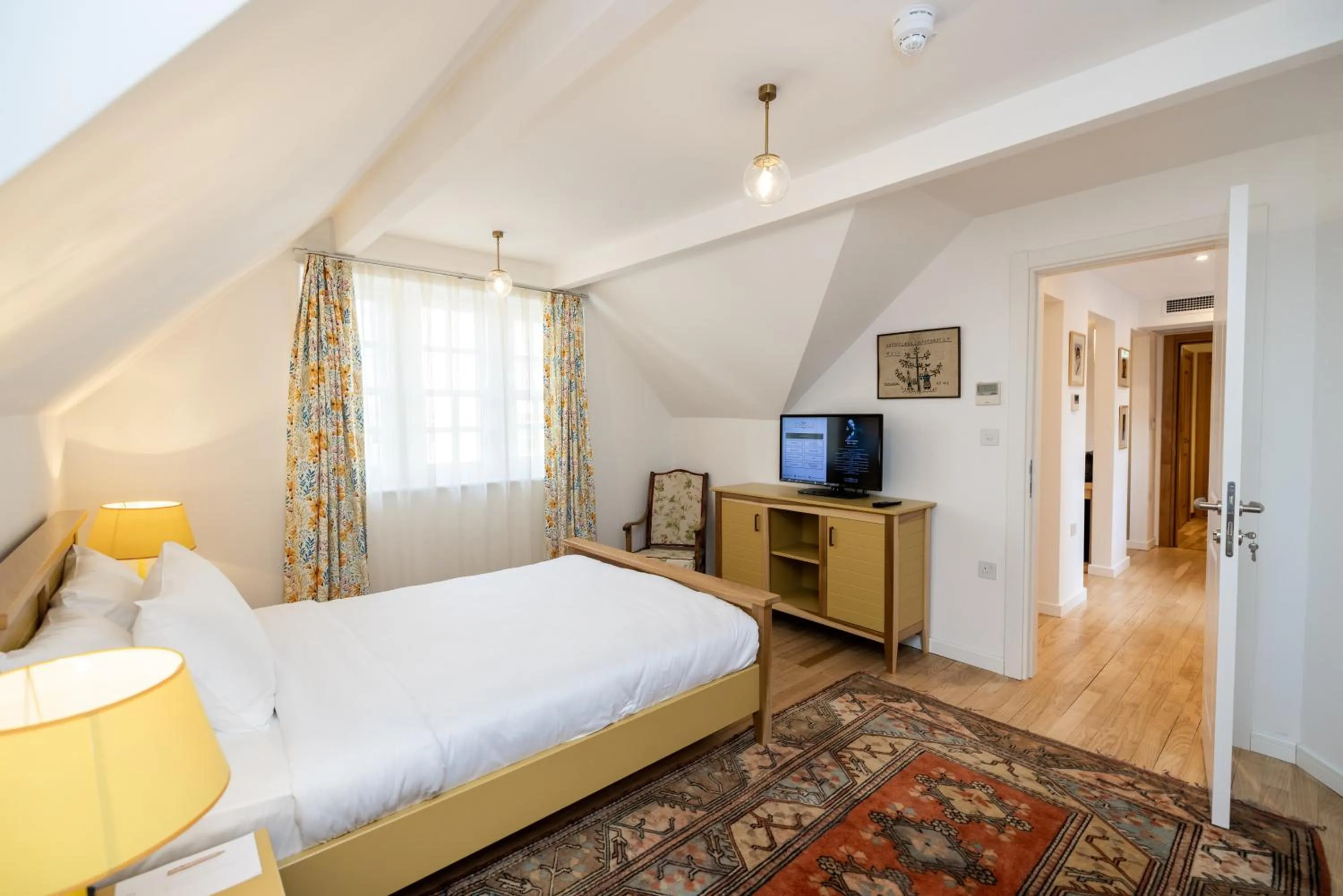 Bed in Limehouse Library Hotel