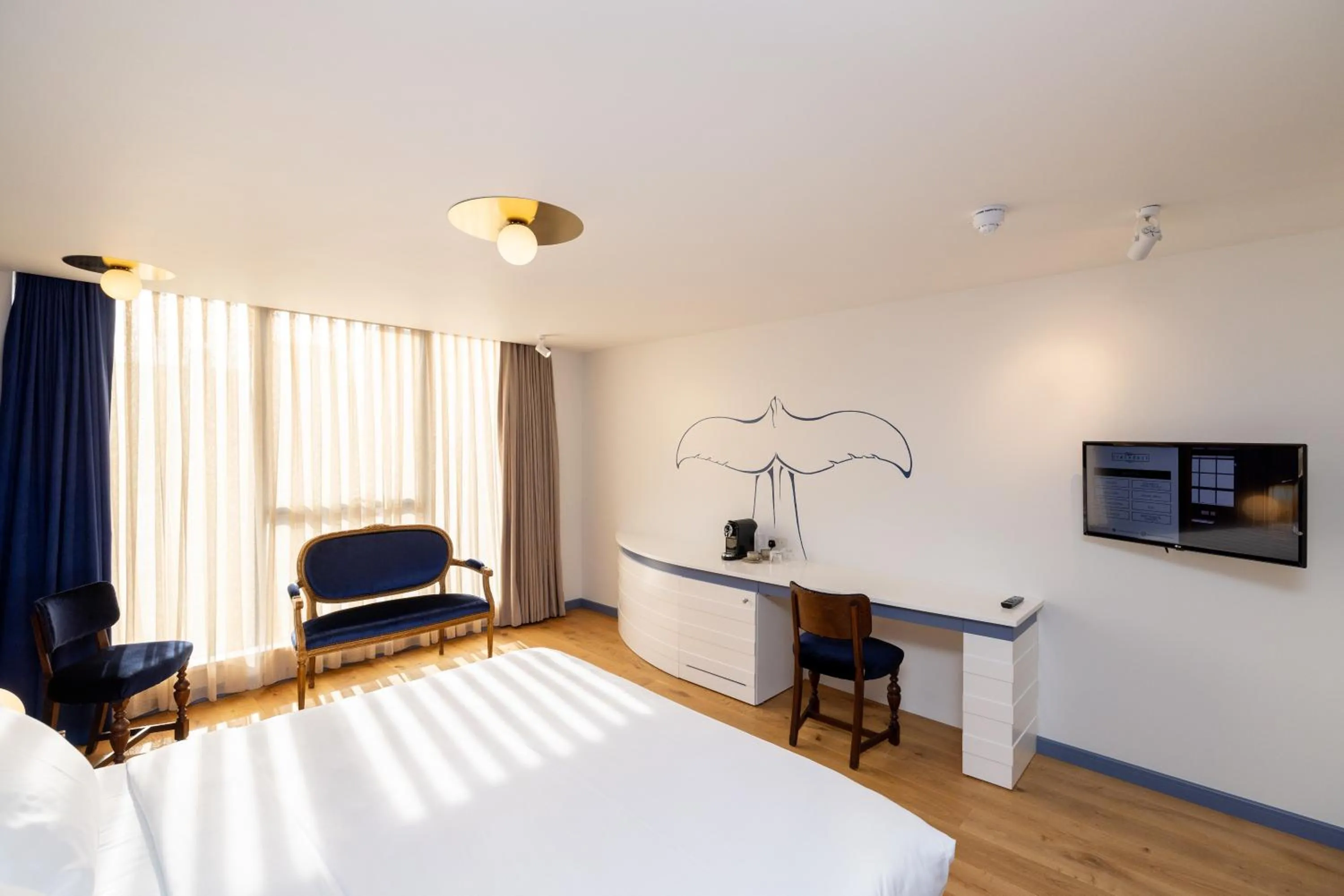 Bed in Limehouse Library Hotel