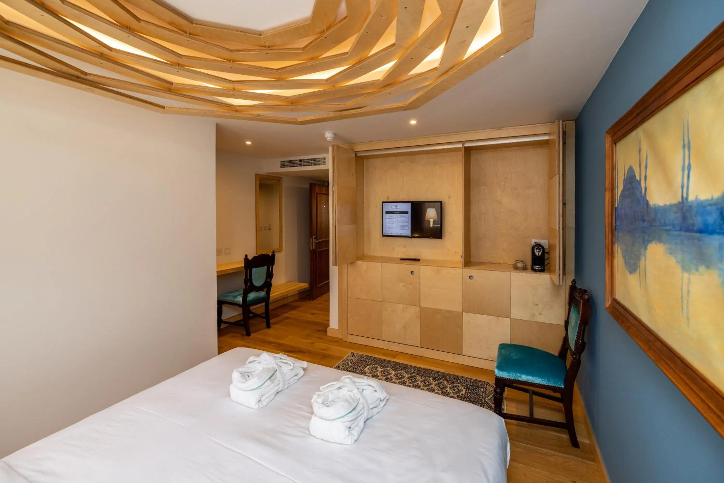 Bed in Limehouse Library Hotel