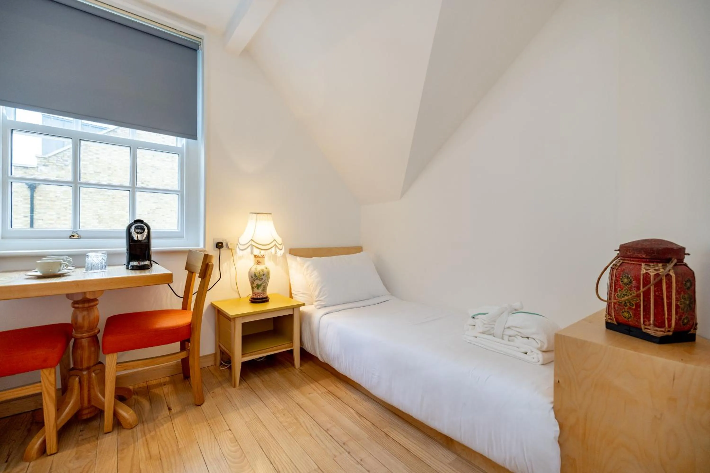 Bed in Limehouse Library Hotel