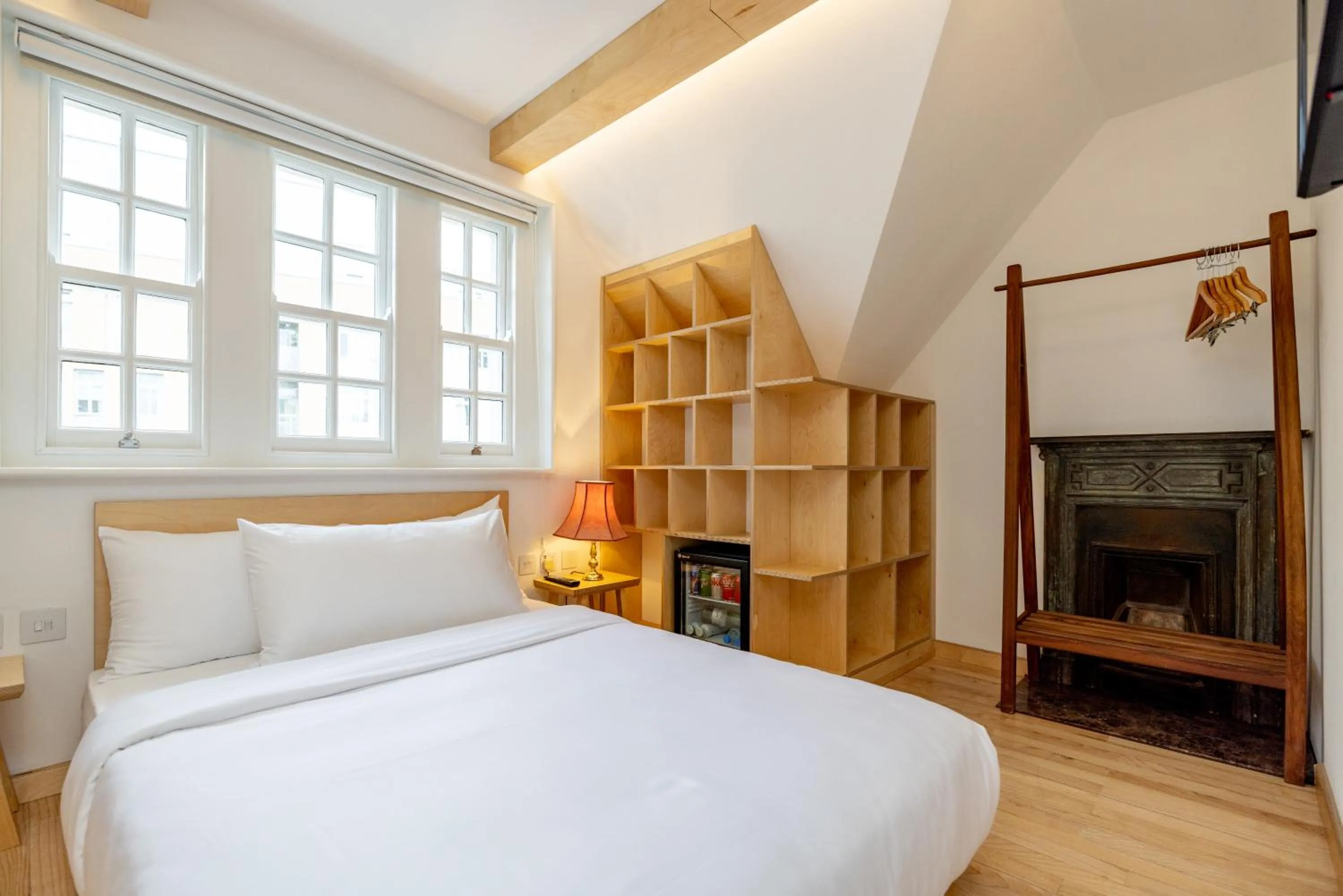 Bed in Limehouse Library Hotel