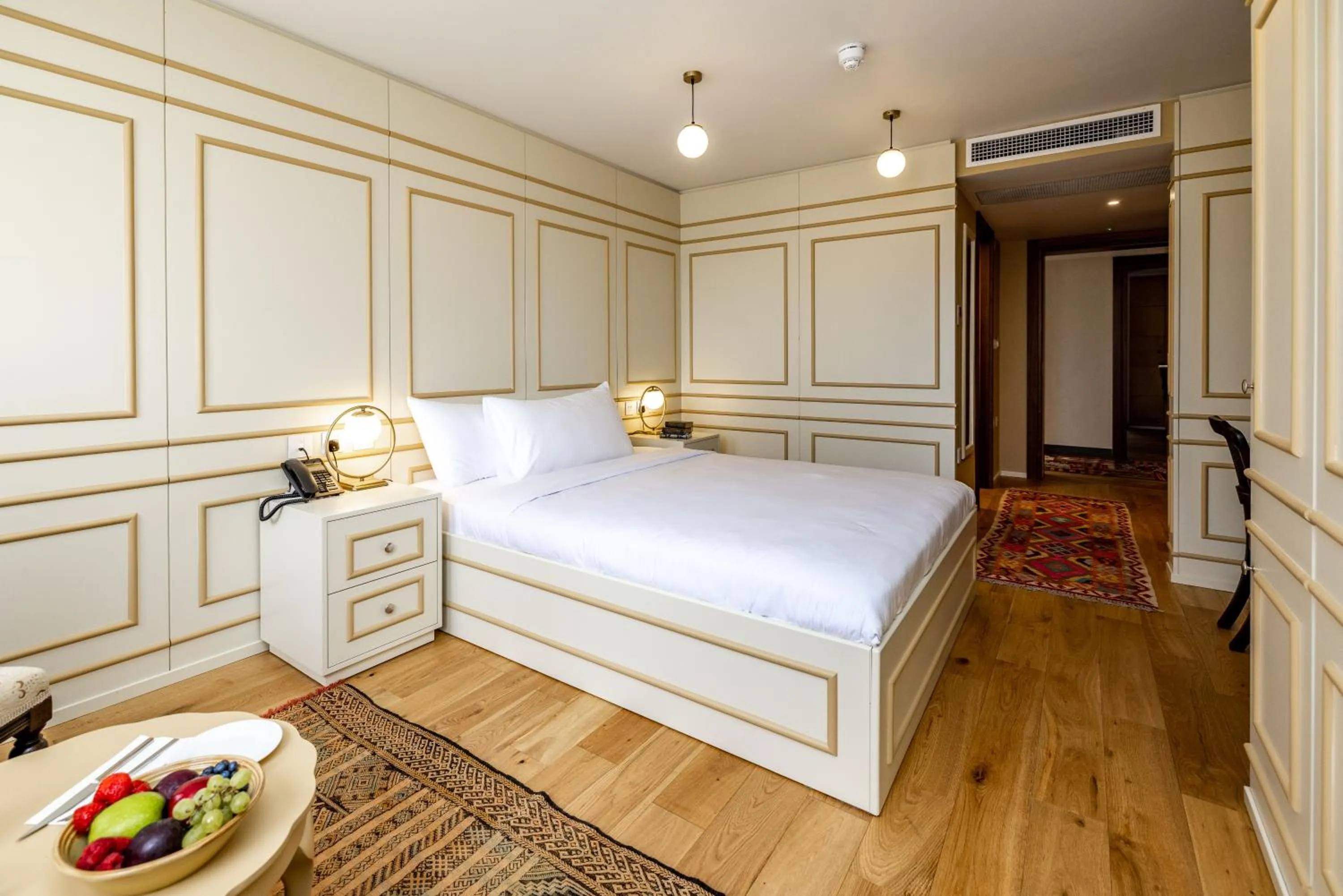 Bed in Limehouse Library Hotel