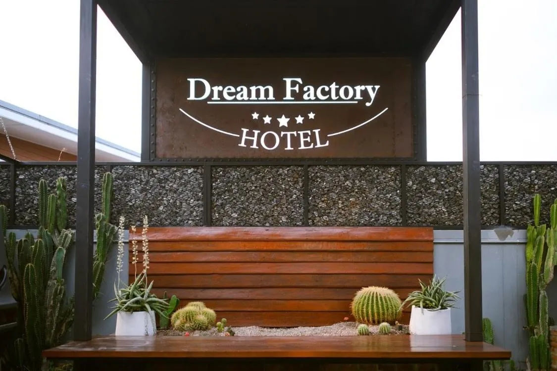 Dream Factory Hotel
