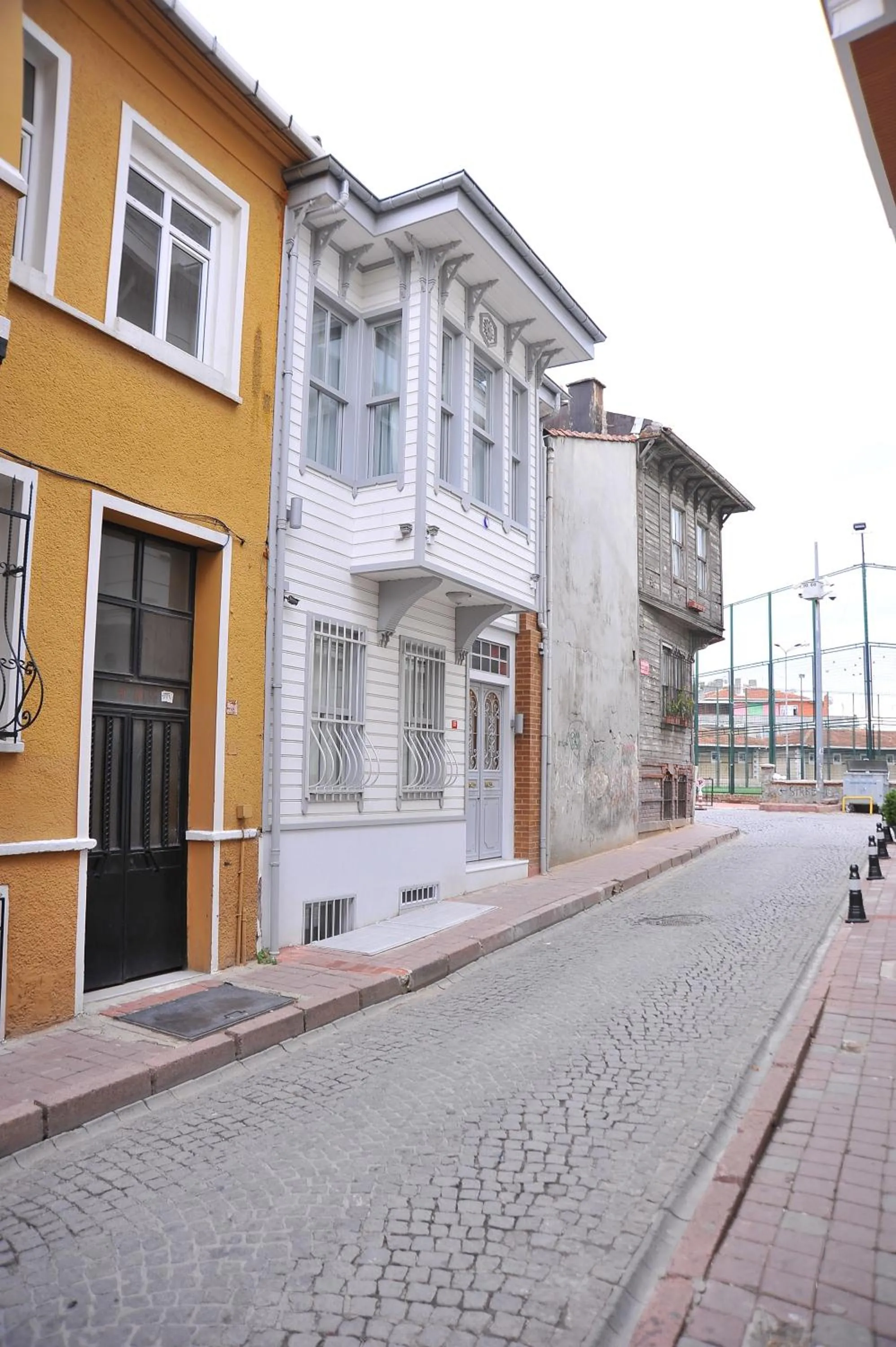 Facade/entrance in Dualis Hotel