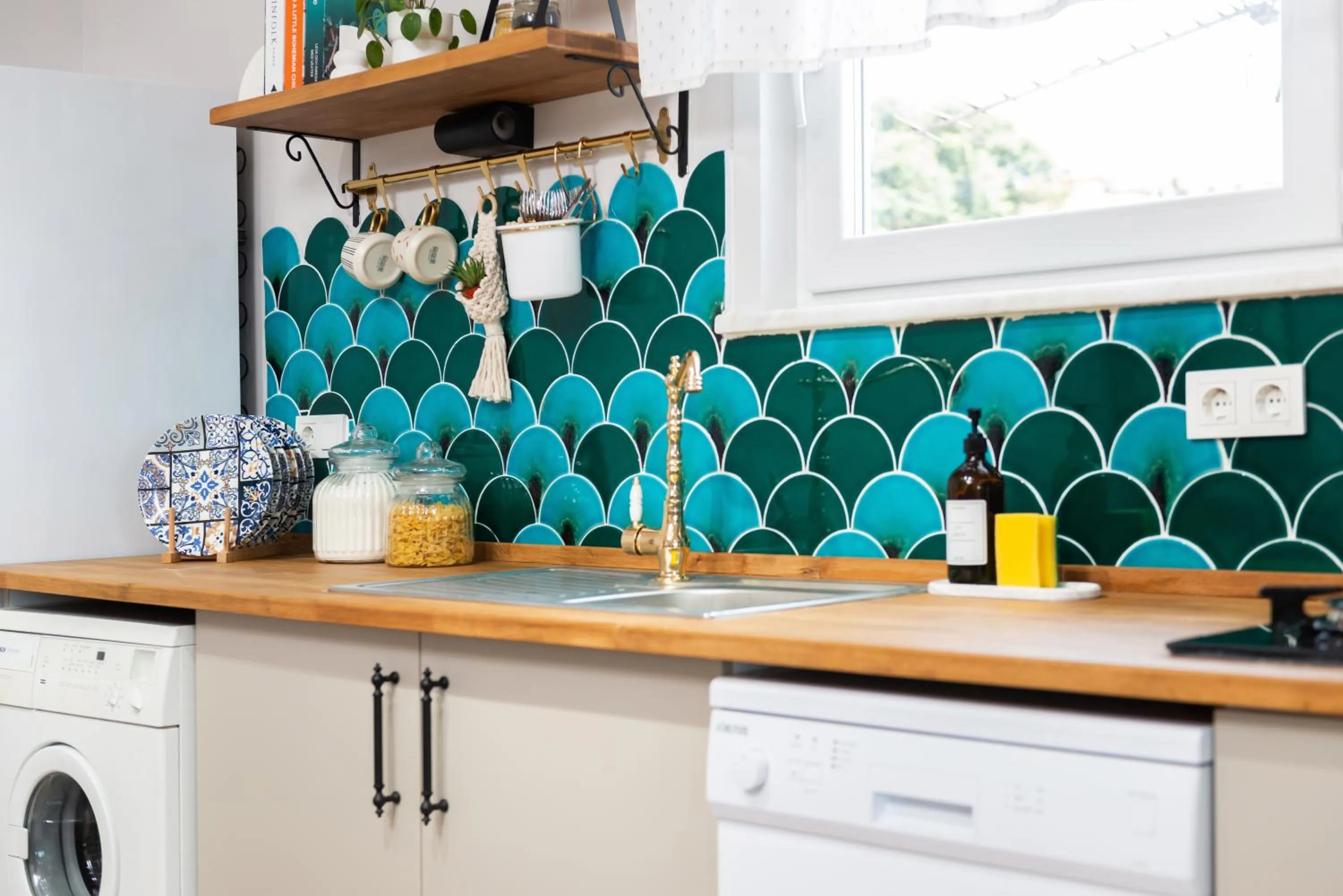 Kitchen or kitchenette in Dualis Hotel