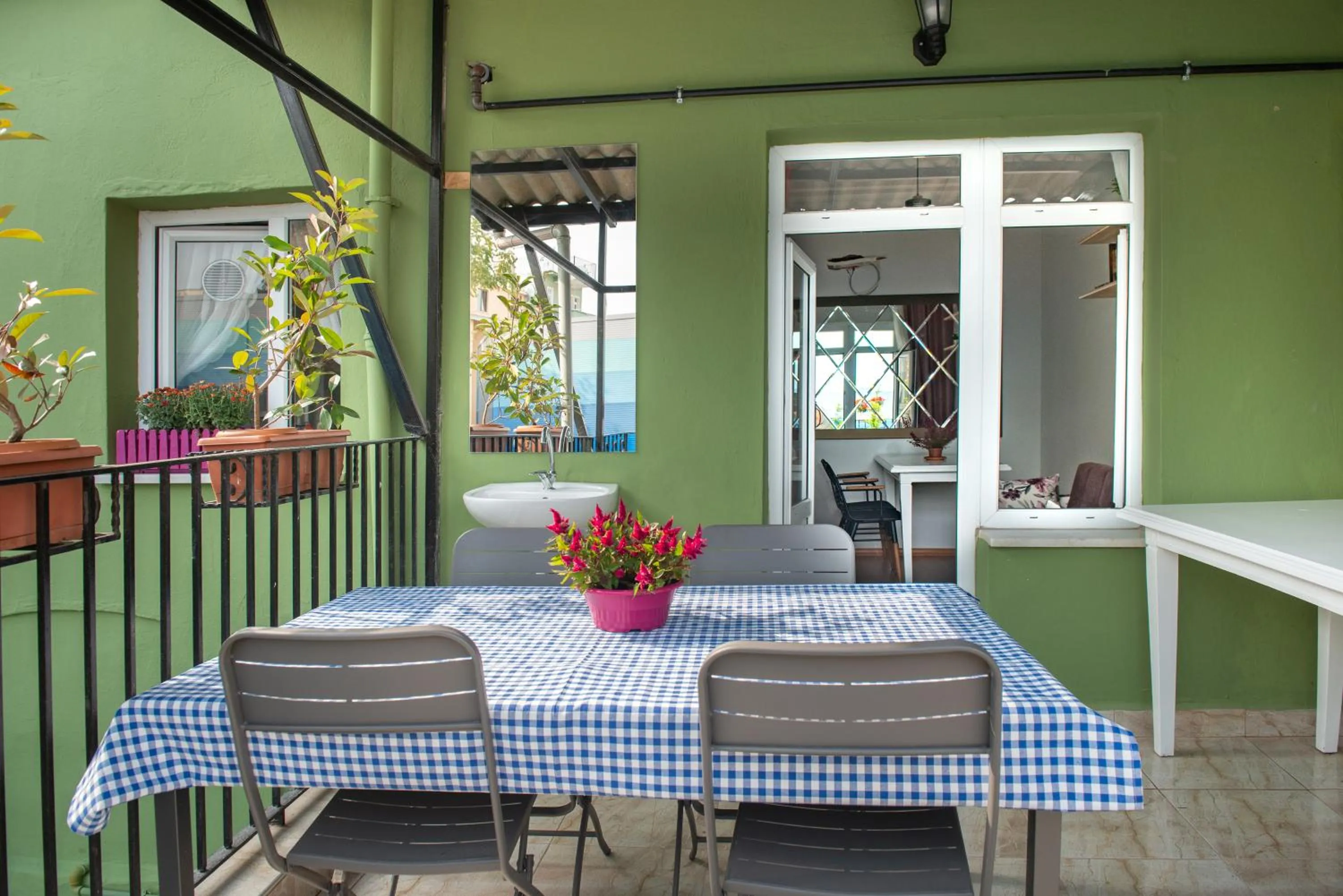 Dining area in Dualis Hotel