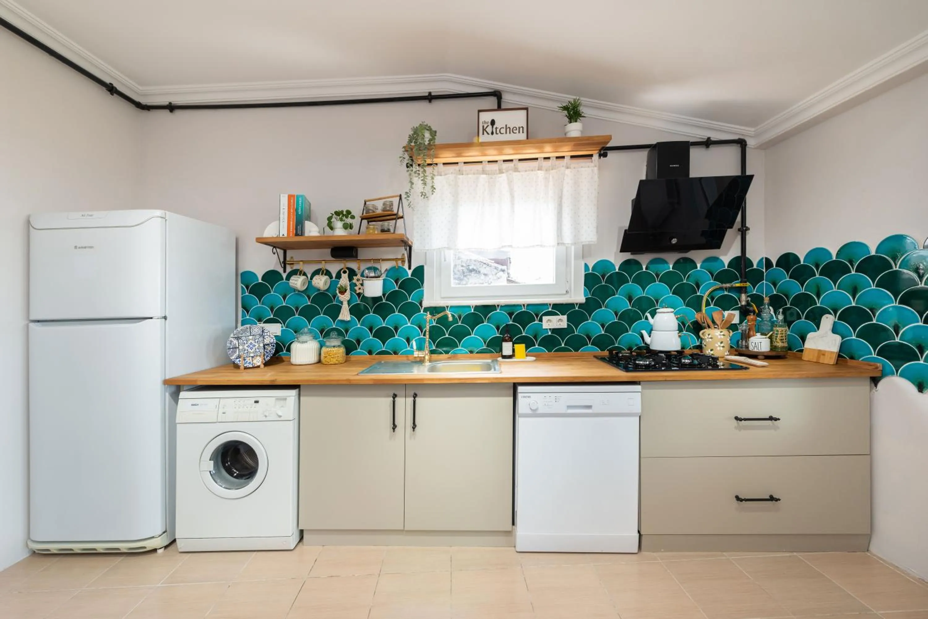 Kitchen or kitchenette in Dualis Hotel