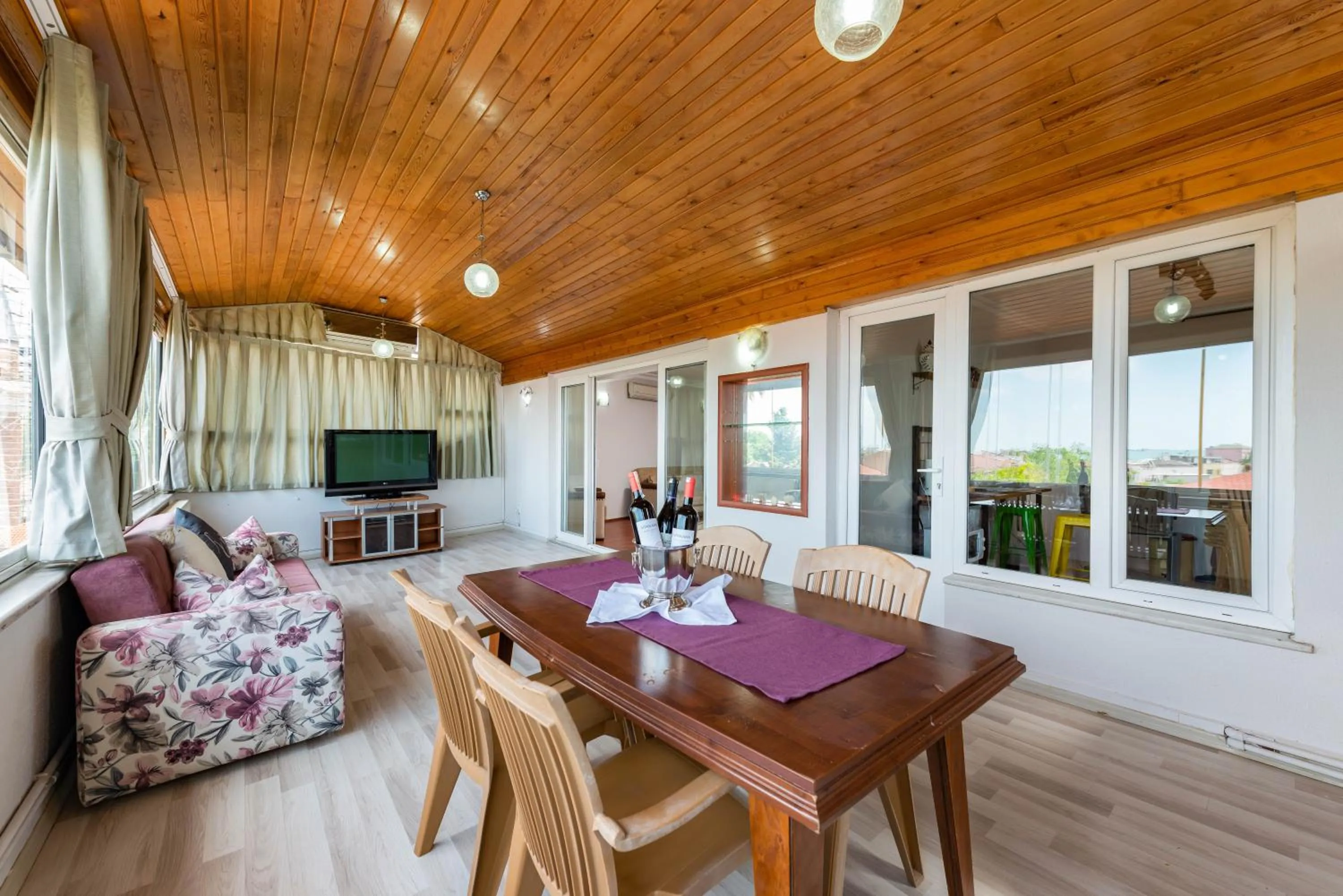 Living room in Dualis Hotel