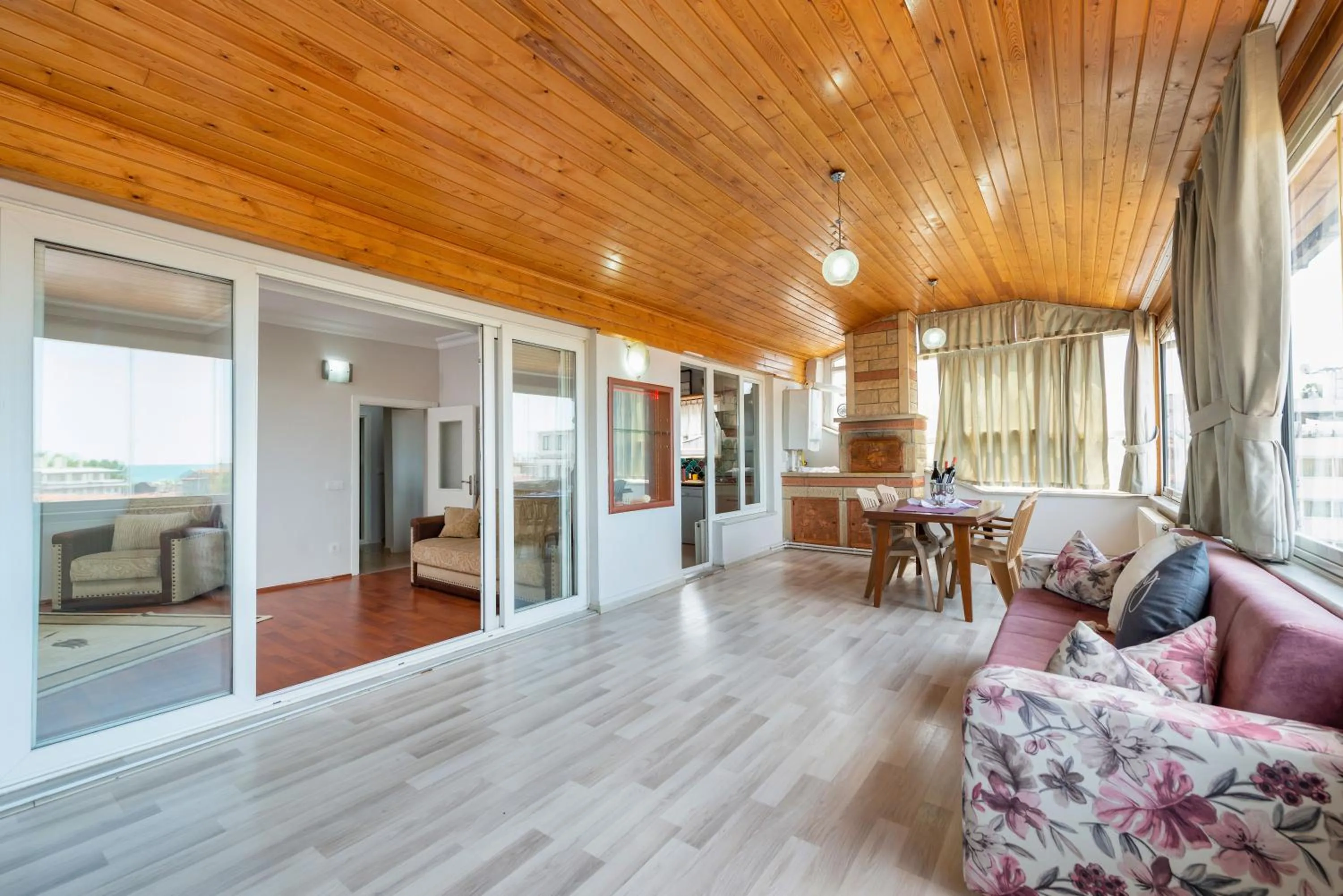 Living room in Dualis Hotel