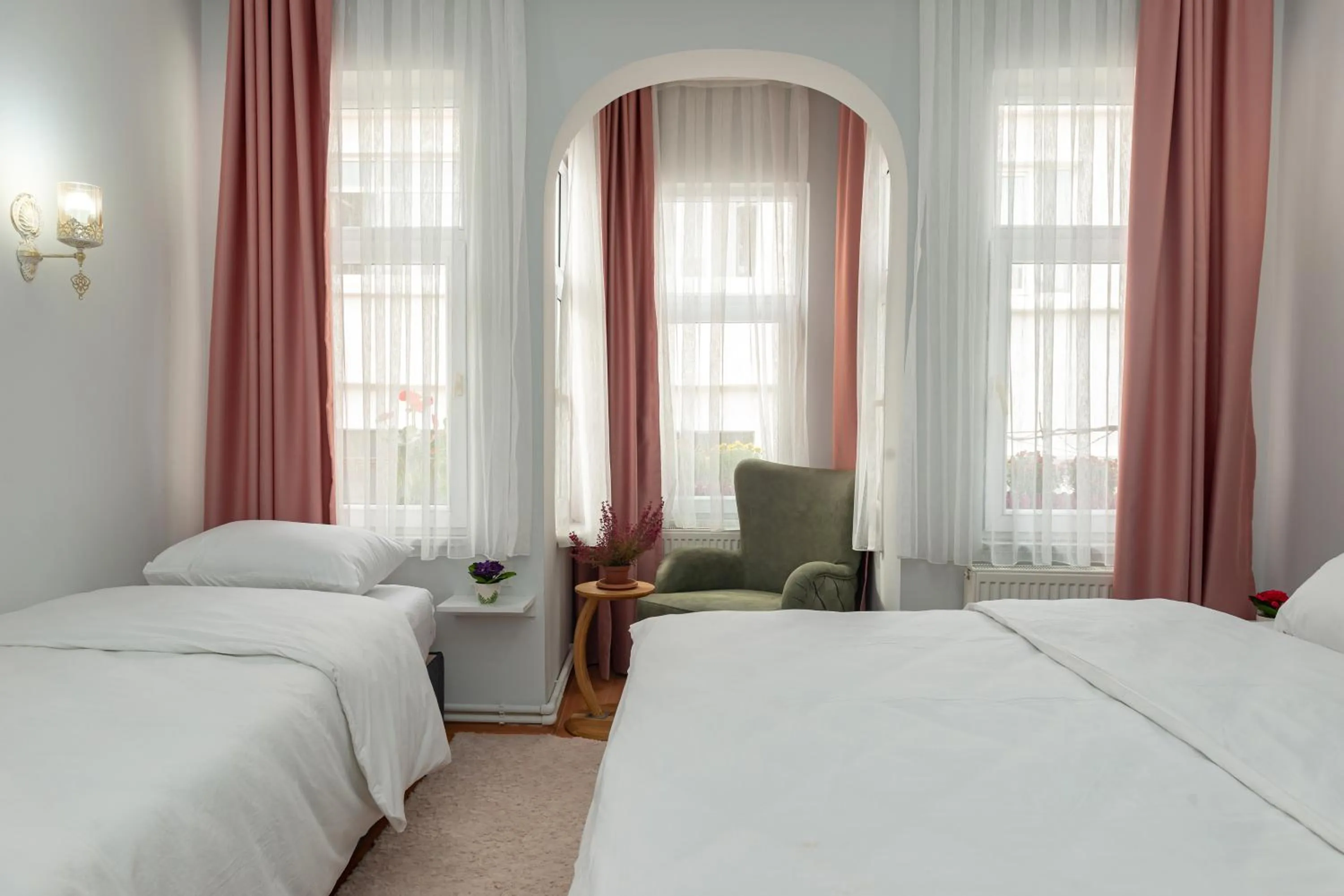 Bedroom, Bed in Dualis Hotel