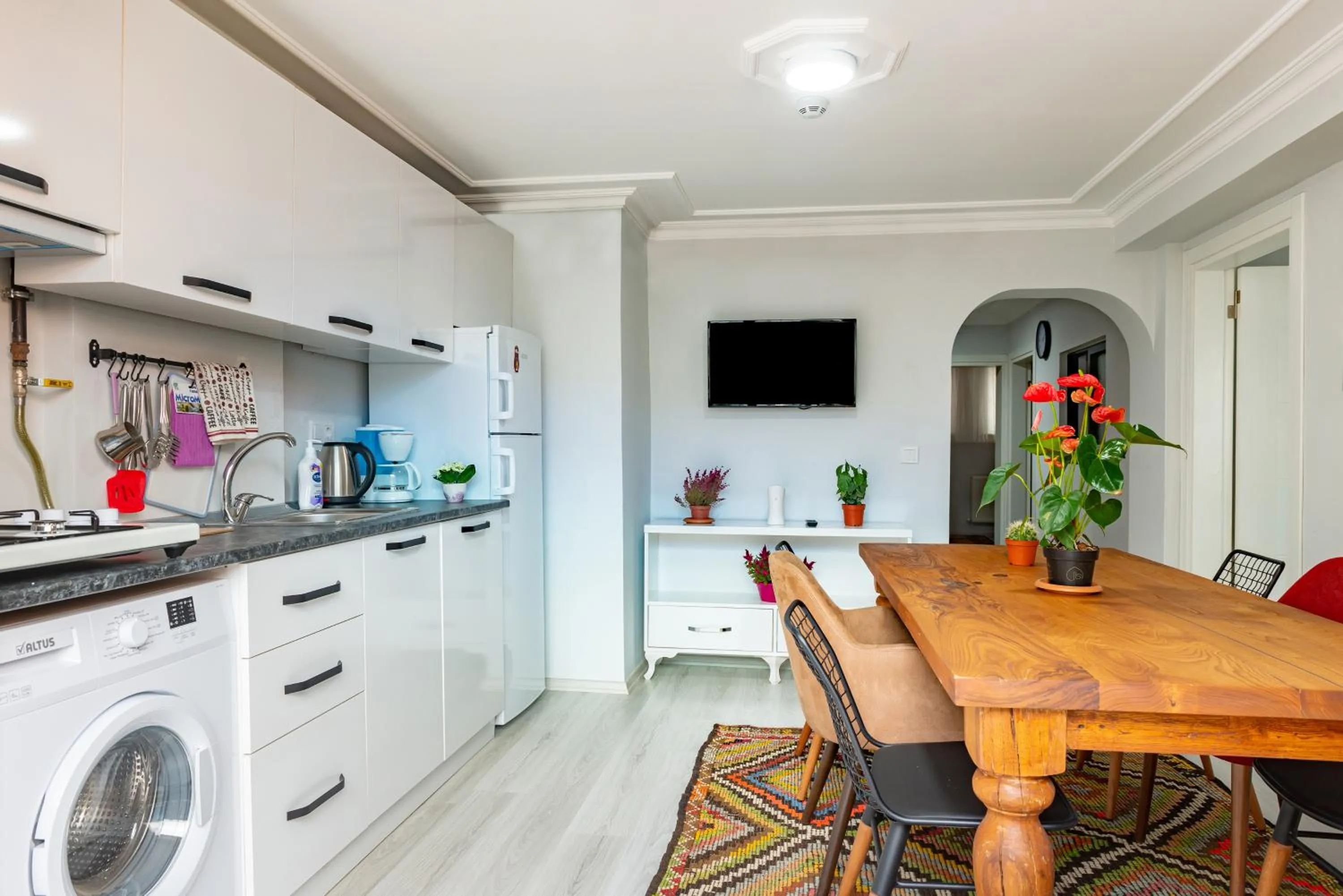 Kitchen or kitchenette in Dualis Hotel