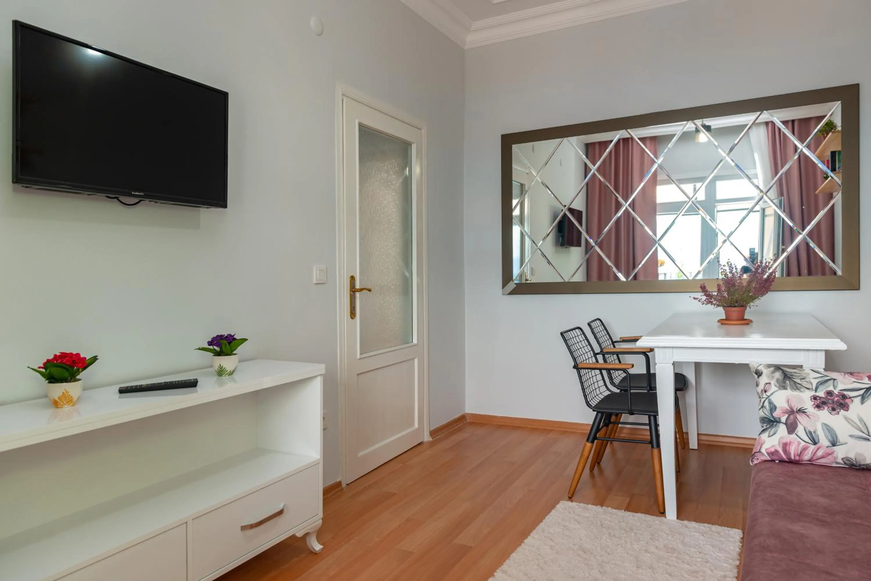 Living room in Dualis Hotel