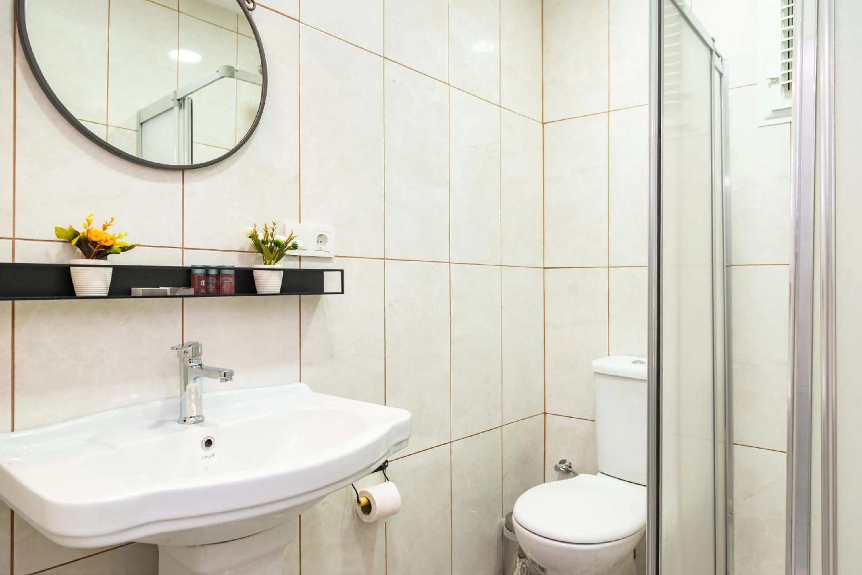 Bathroom in Dualis Hotel