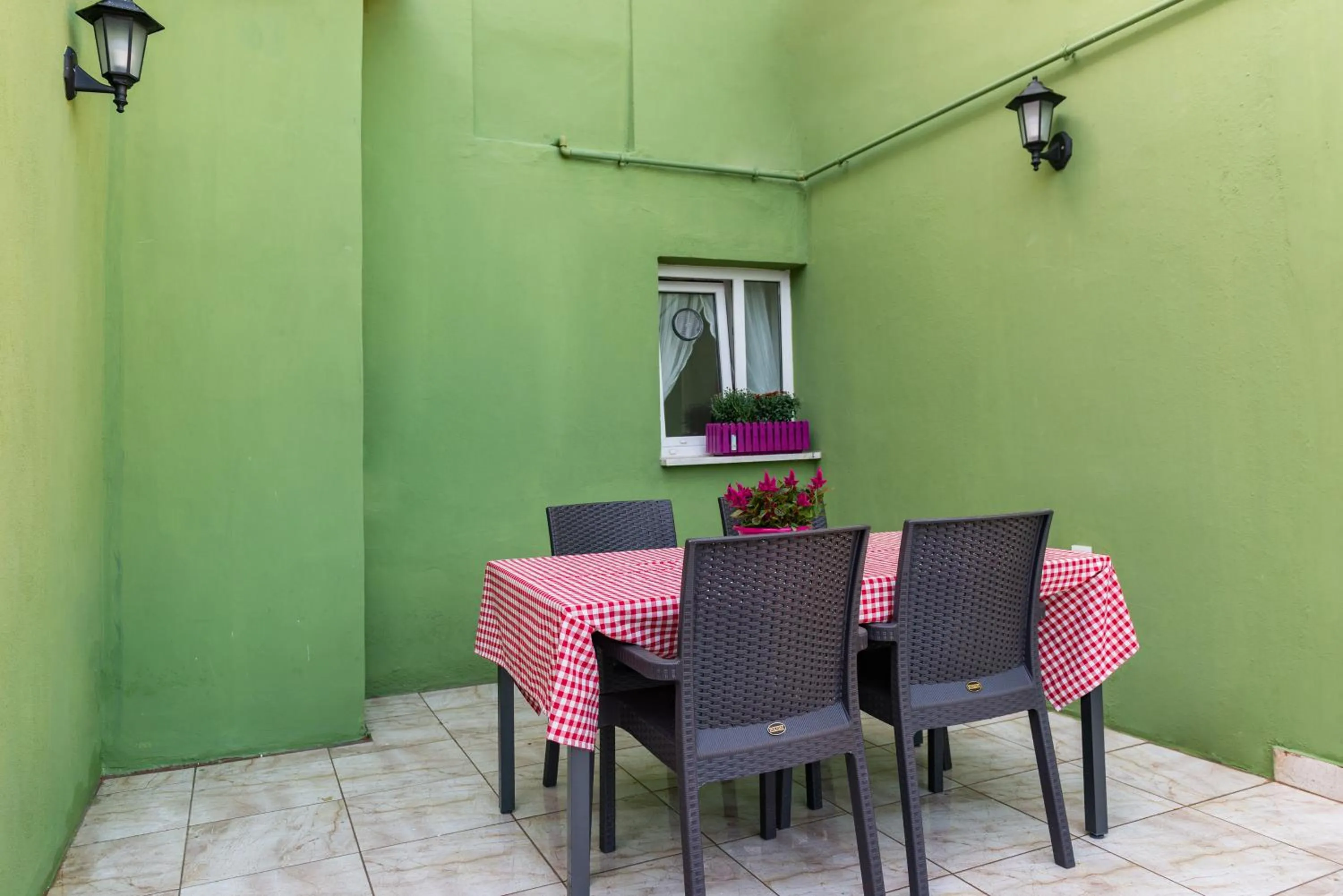 Dining area in Dualis Hotel