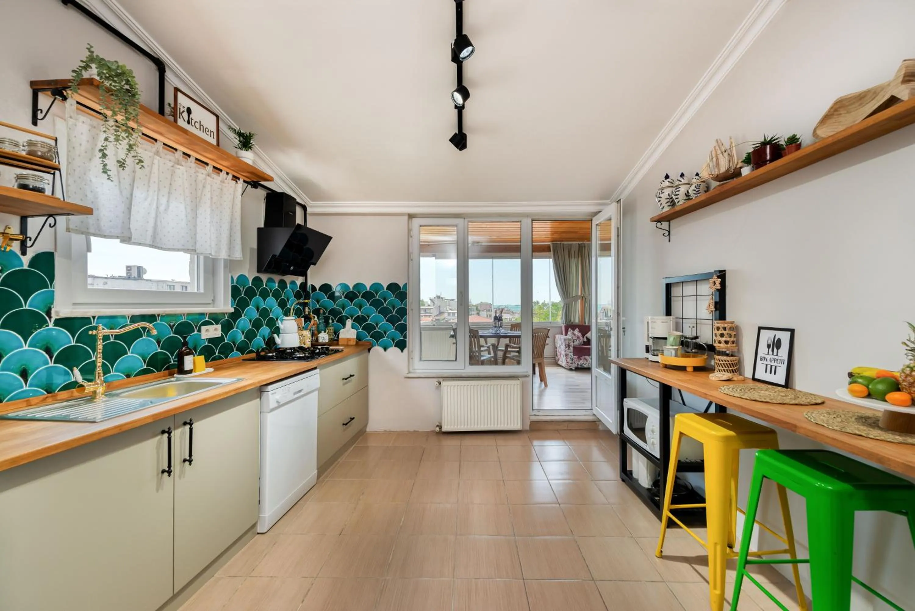 Kitchen or kitchenette in Dualis Hotel