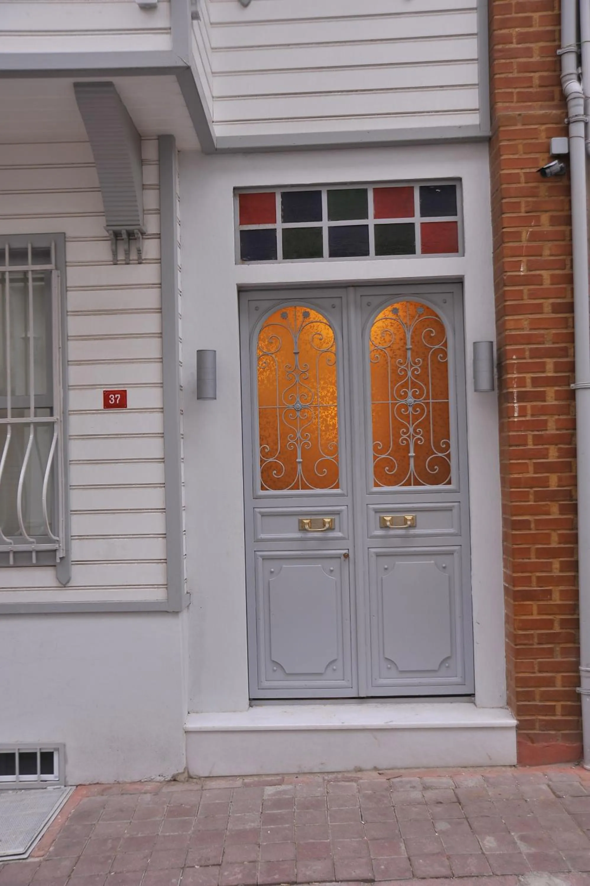 Facade/entrance in Dualis Hotel