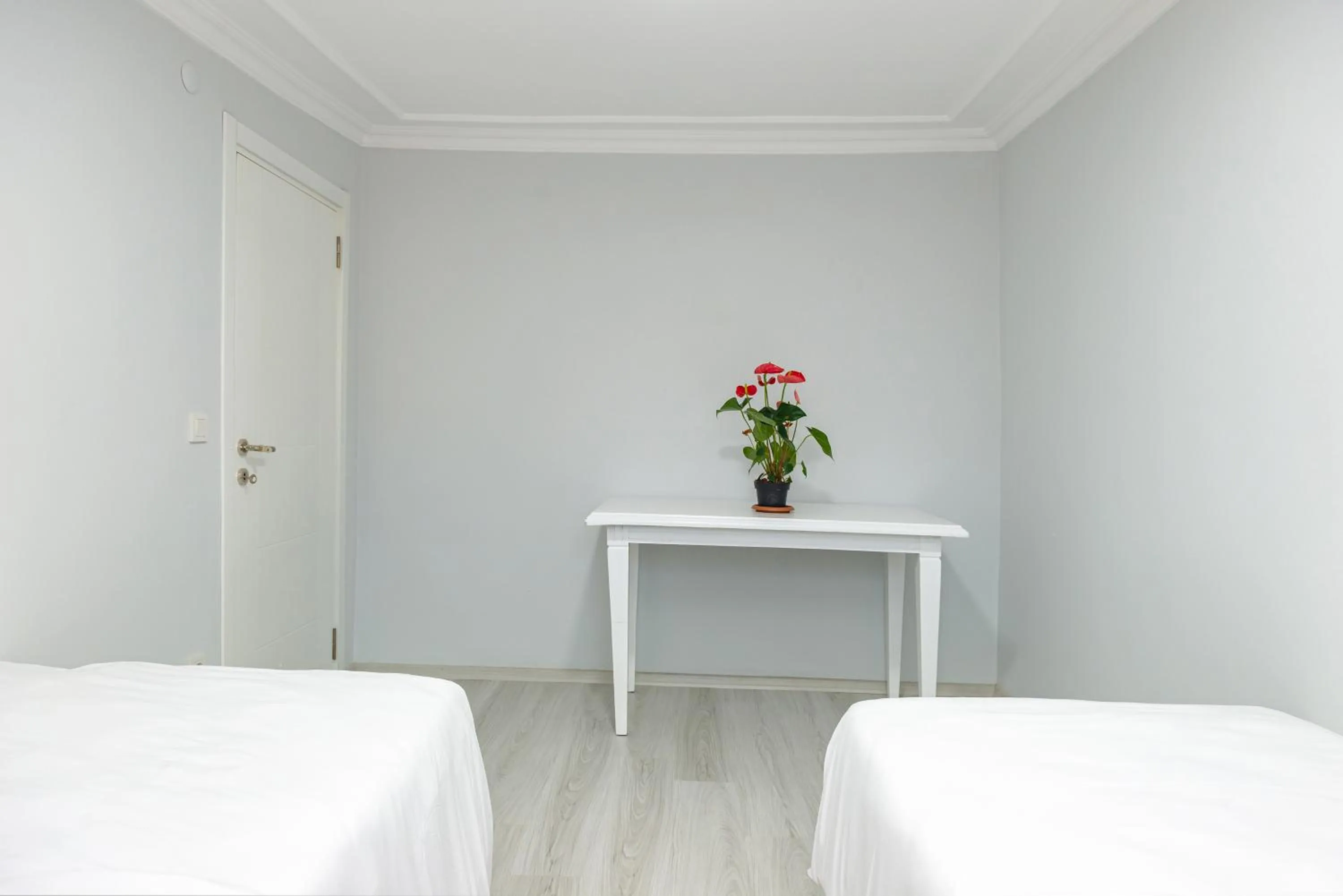 Photo of the whole room, Bed in Dualis Hotel