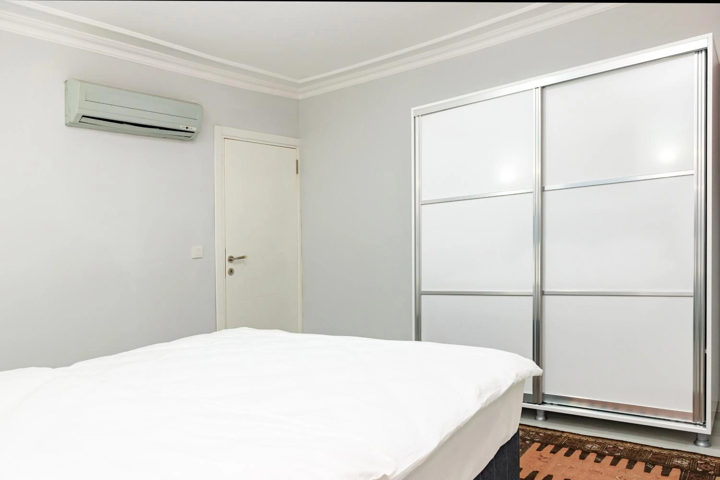 Photo of the whole room, Bed in Dualis Hotel