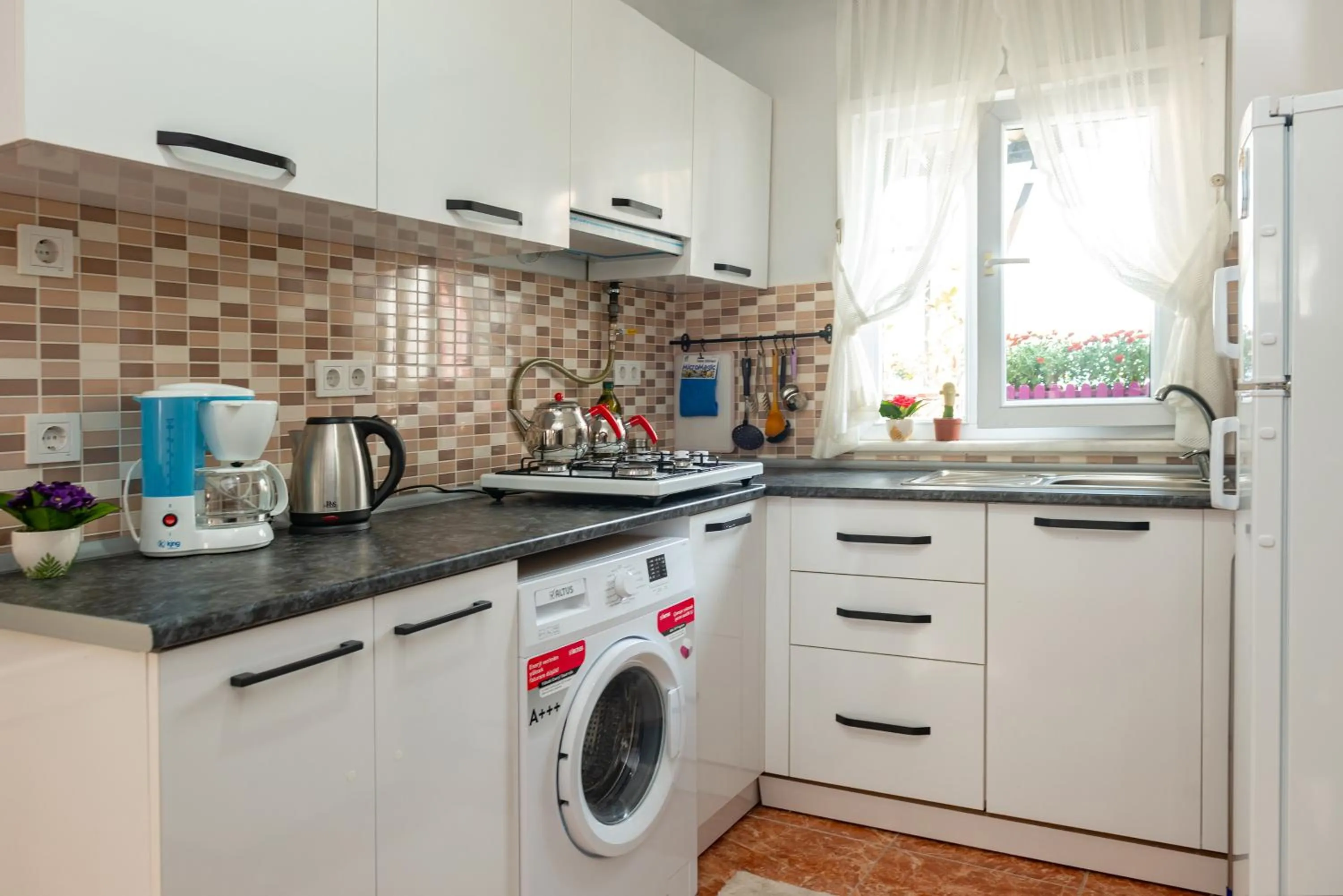 Coffee/tea facilities in Dualis Hotel