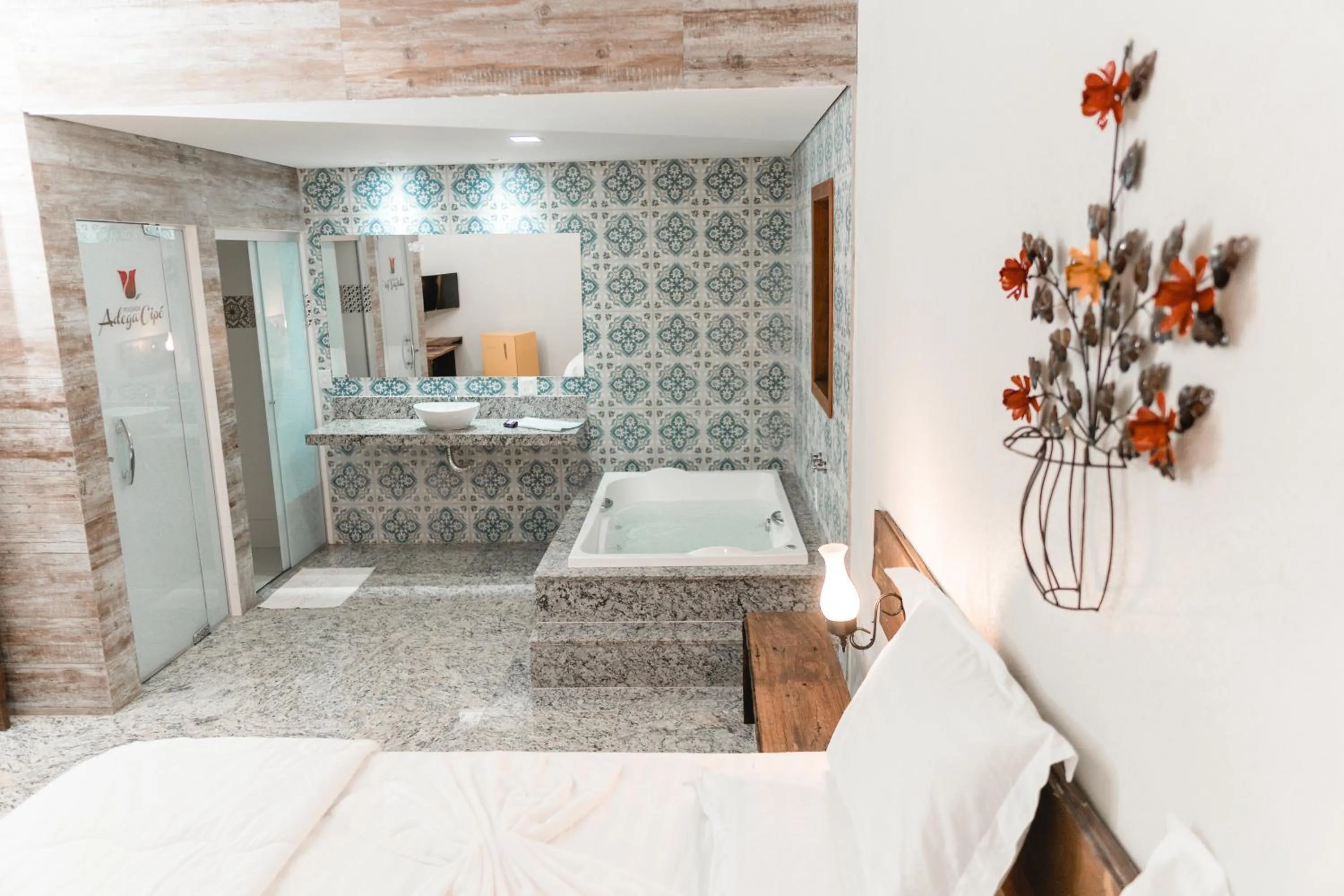 Hot Tub in Pousada Adega Cipo