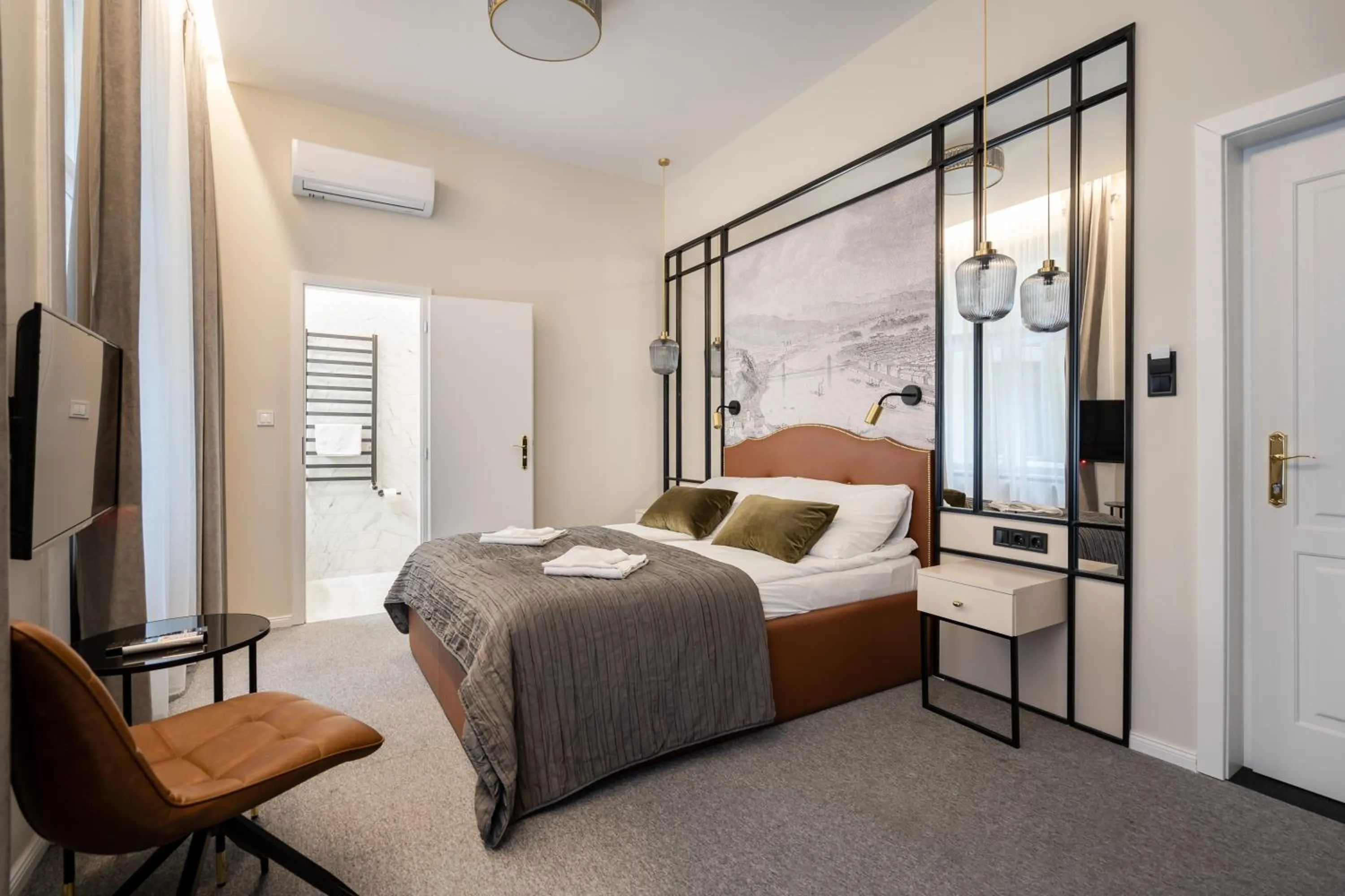 Bed in Astoria Boutique Suites- Best Location by BQA