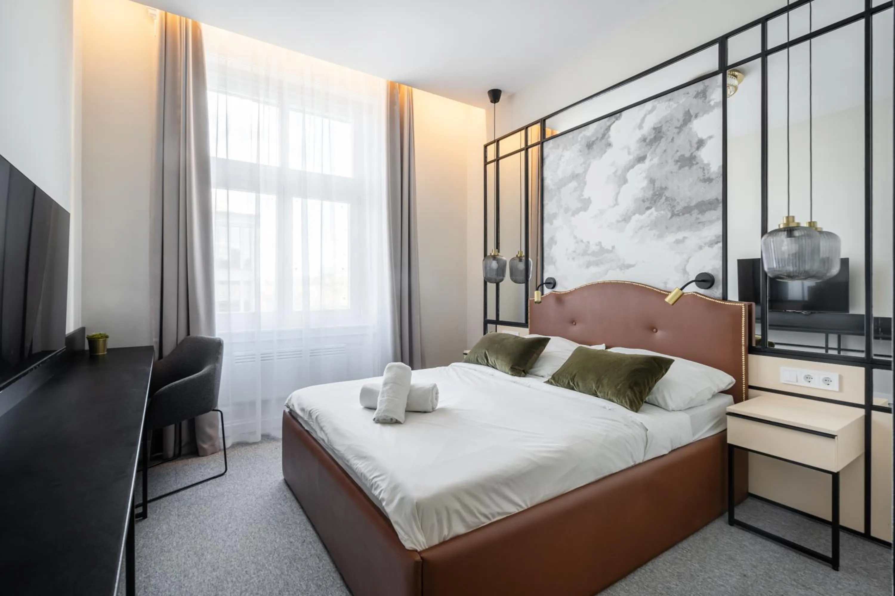 Bed in Astoria Boutique Suites- Best Location by BQA