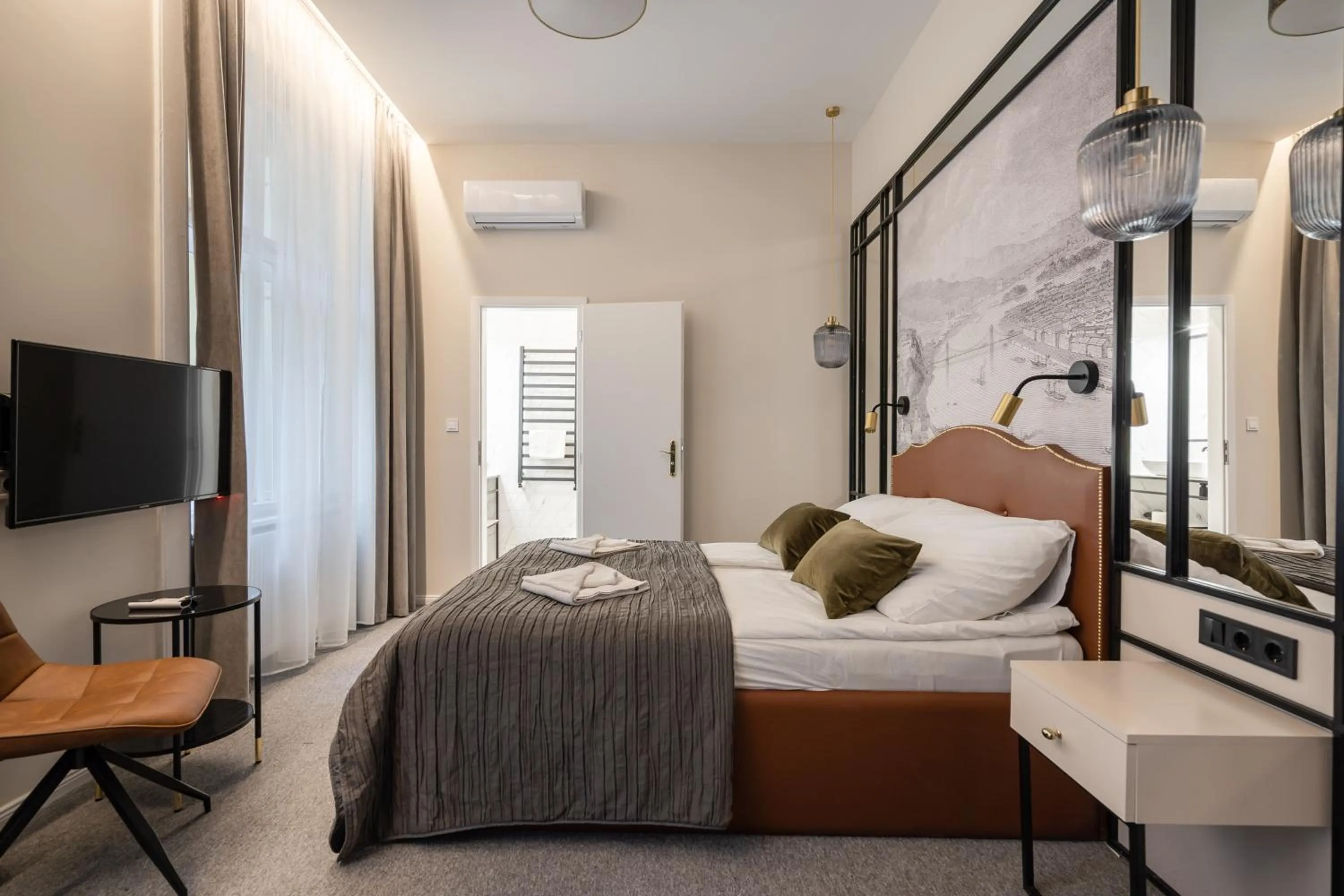 Bed in Astoria Boutique Suites- Best Location by BQA