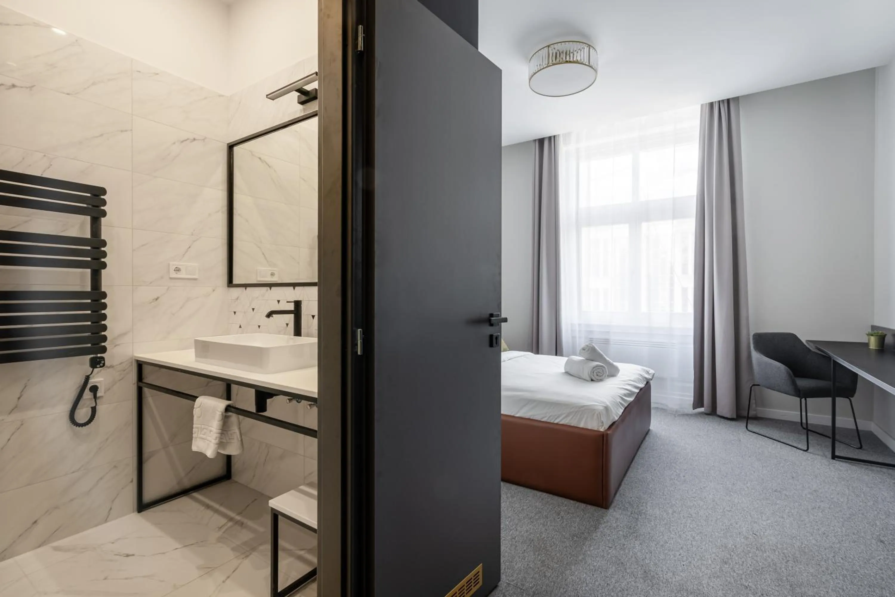 Bed in Astoria Boutique Suites- Best Location by BQA