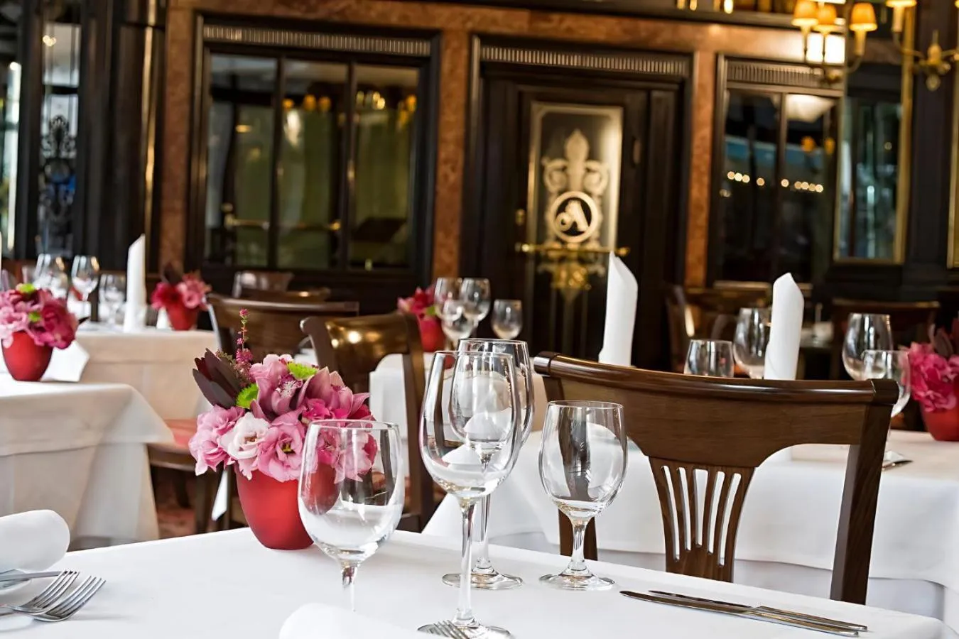 Breakfast in Astoria Boutique Suites- Best Location by BQA