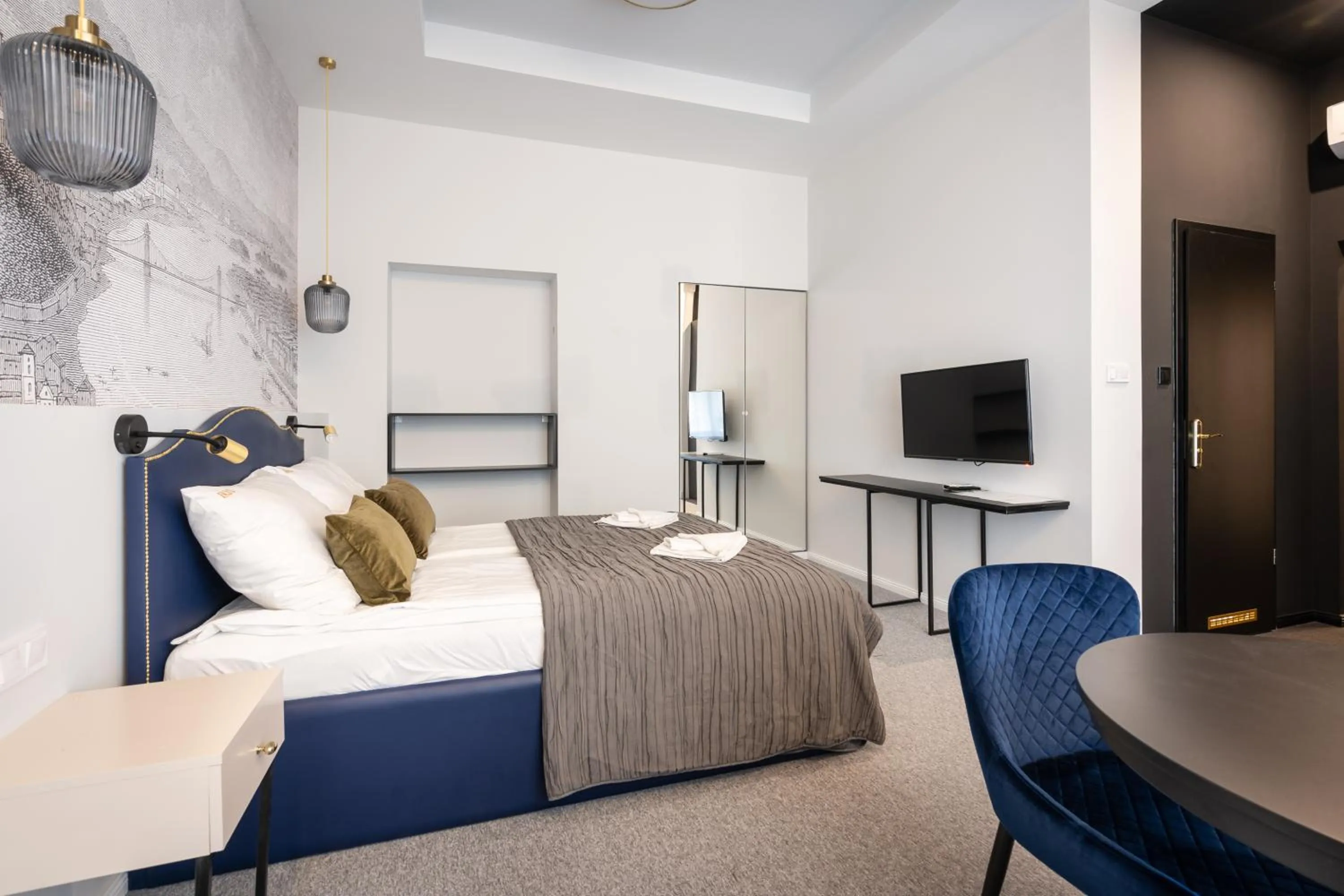 Bed in Astoria Boutique Suites- Best Location by BQA