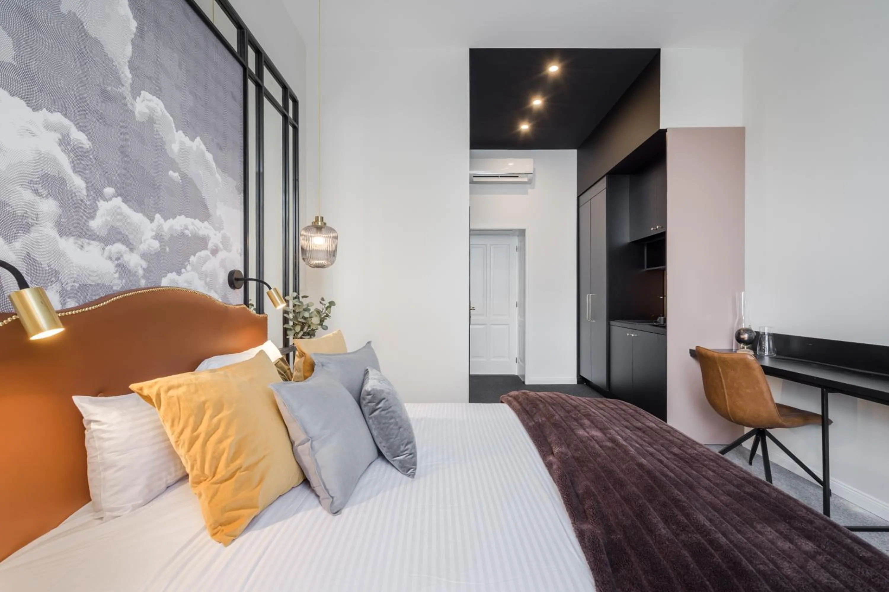 Bed in Astoria Boutique Suites- Best Location by BQA