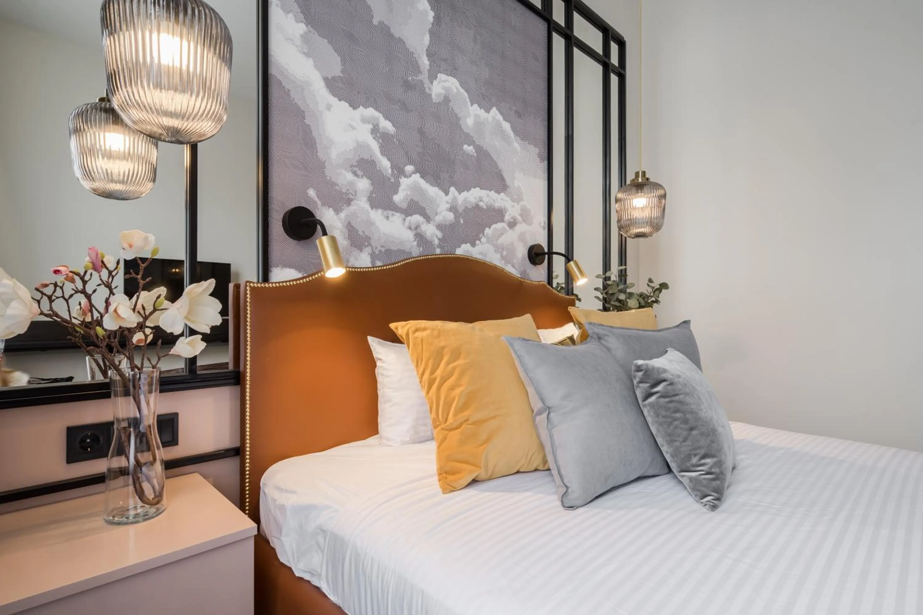 Bed in Astoria Boutique Suites- Best Location by BQA