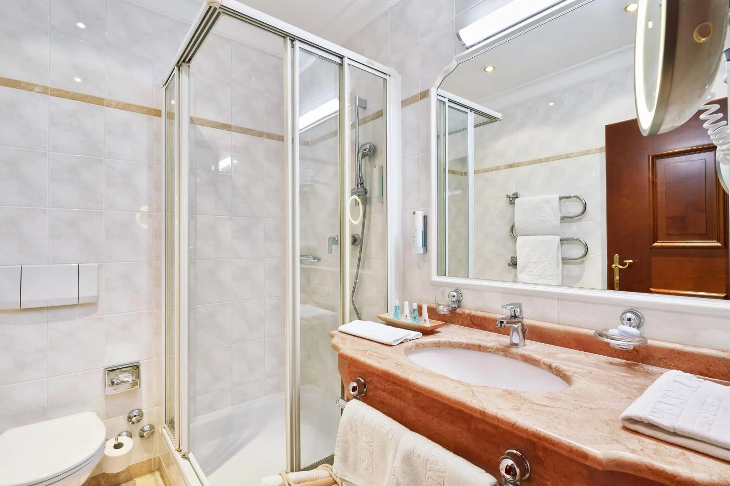 Shower in Das Alpenhaus Gasteinertal