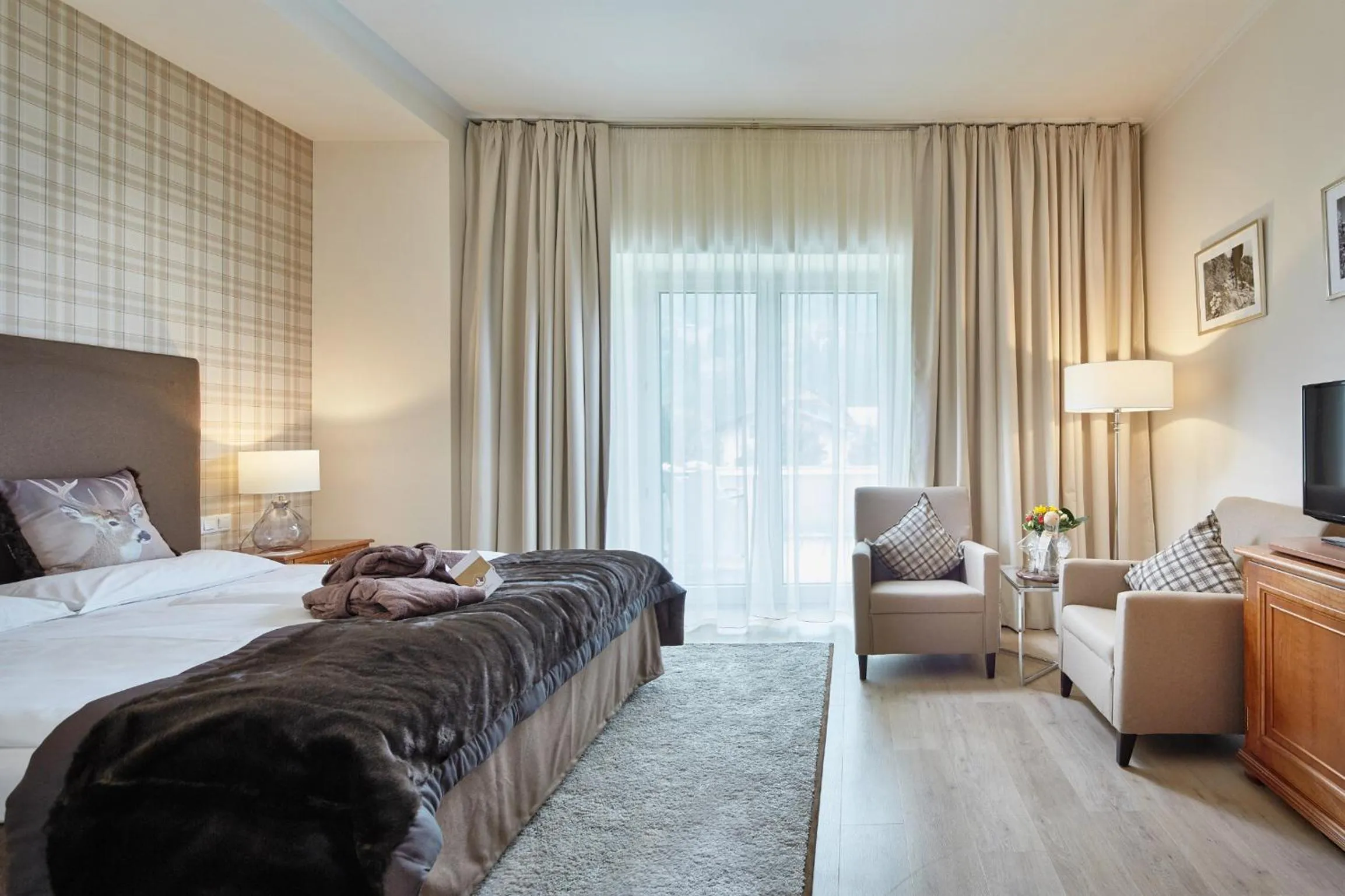 Photo of the whole room, Bed in Das Alpenhaus Gasteinertal