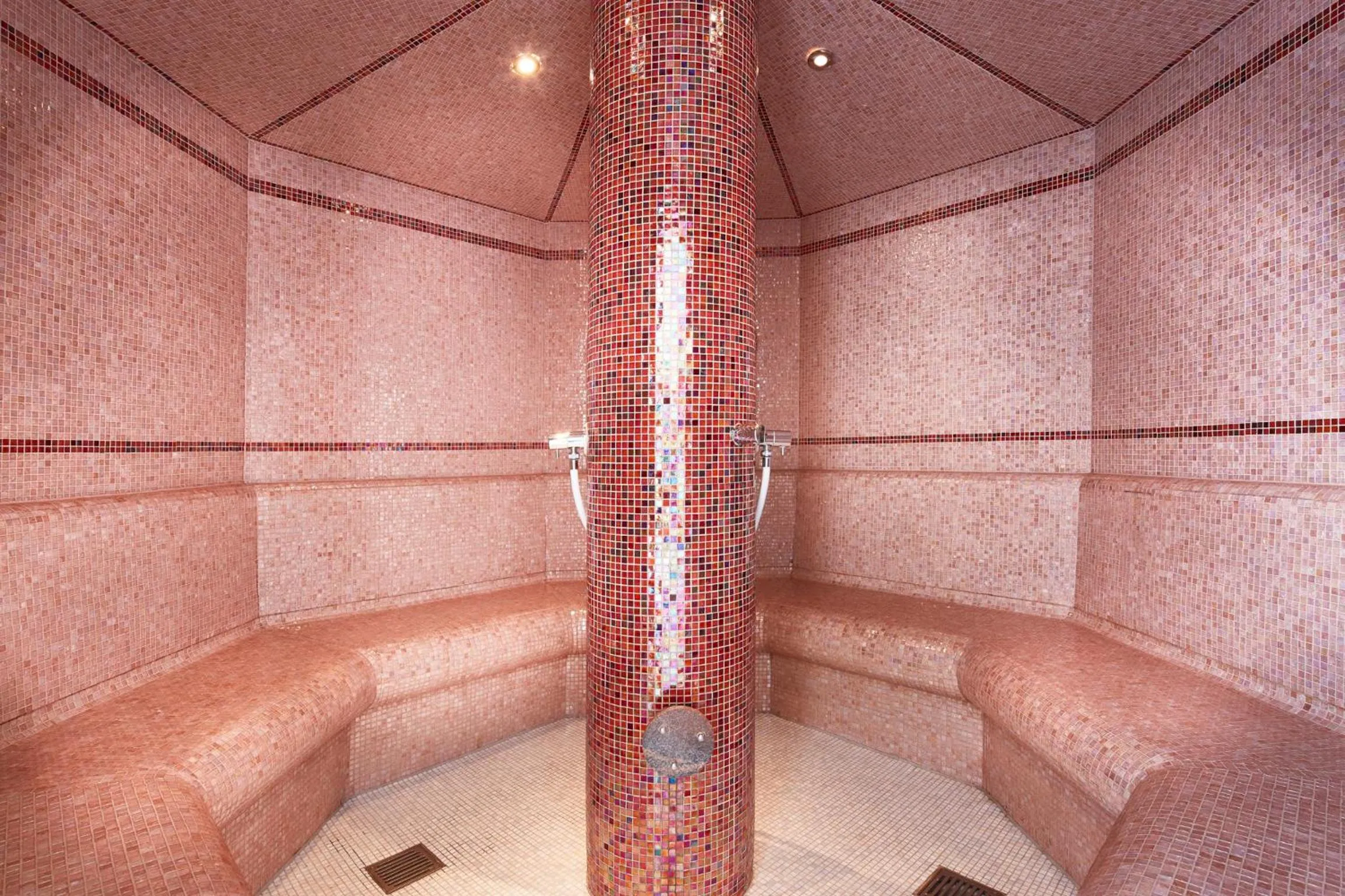 Sauna in Das Alpenhaus Gasteinertal