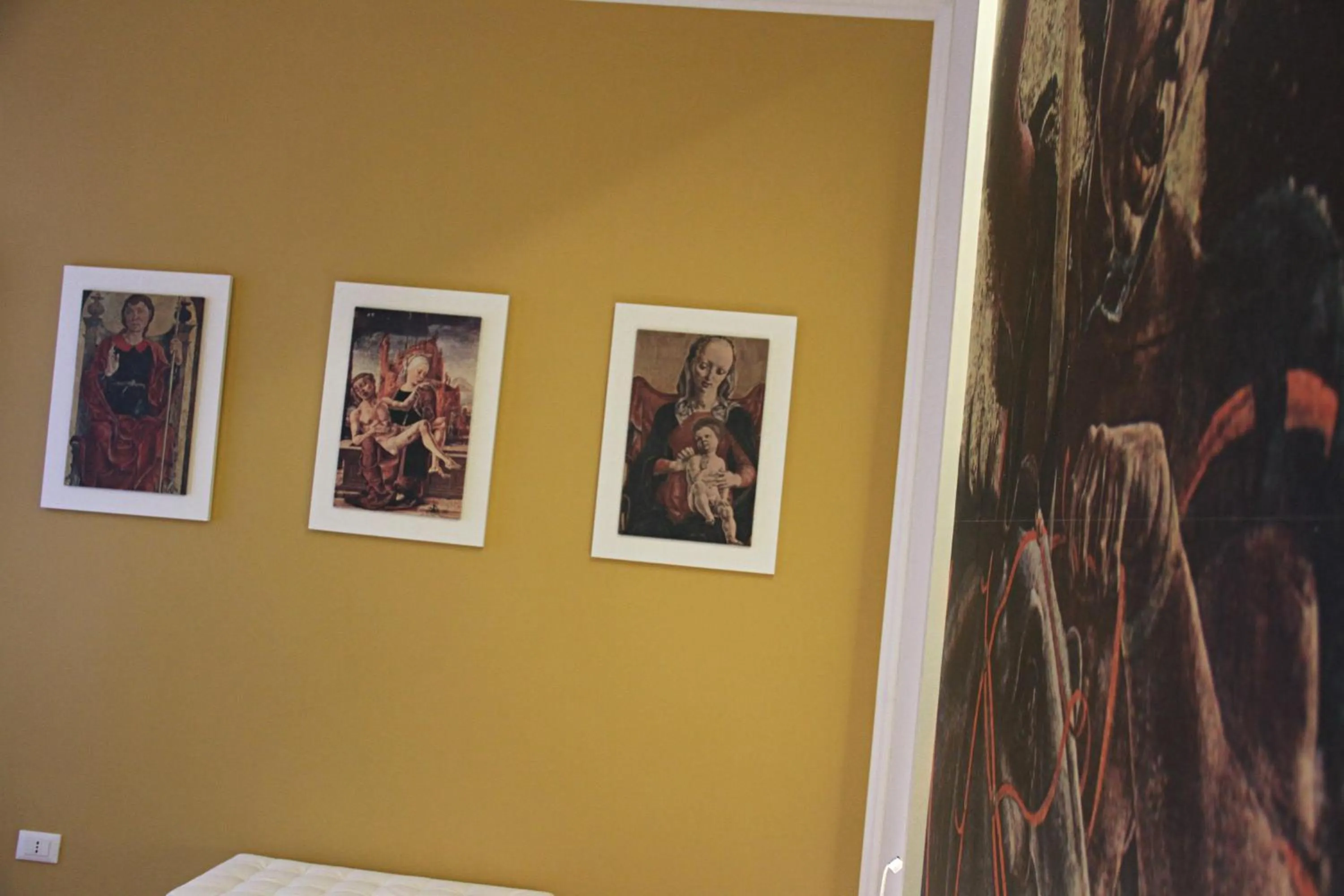 Decorative detail in Ferrara Rooms